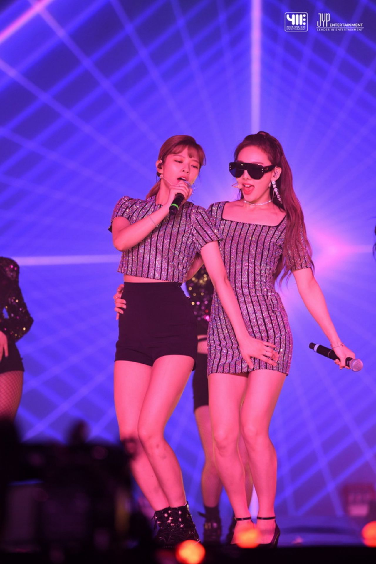 โชว์แซ่บๆ 