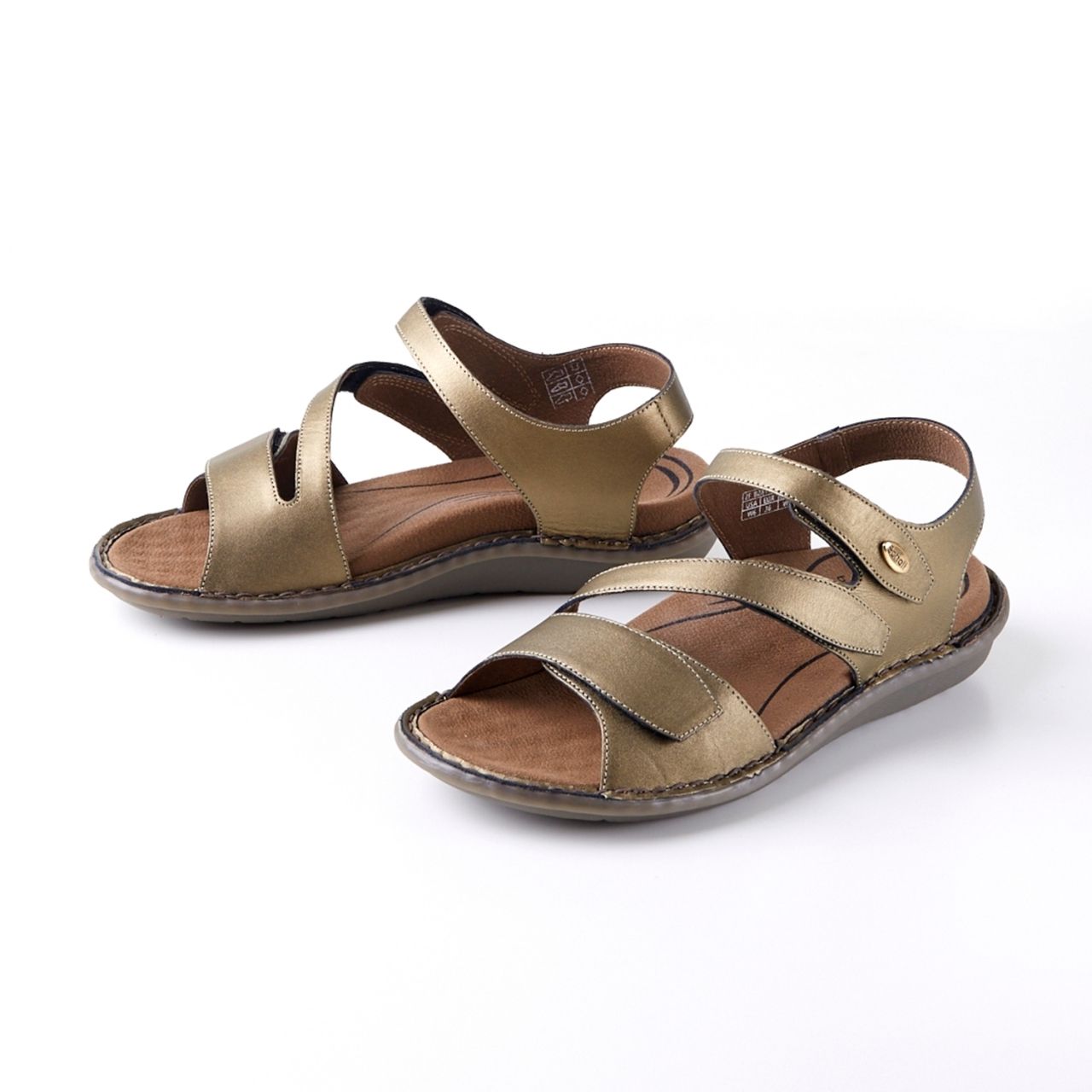 ตัวอย่างรองเท้าที่เหมาะกับสาวลักษณะอุ้งเท้าโค้ง