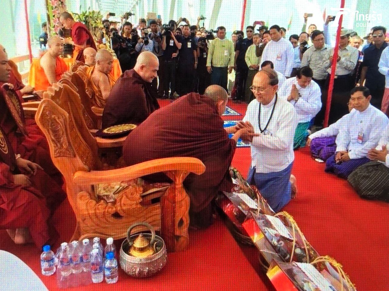 อดีตประธานาธิบดีเต็ง เส่ง ของประเทศพม่า เข้ากราบสักการะครูบาบุญชุ่ม
