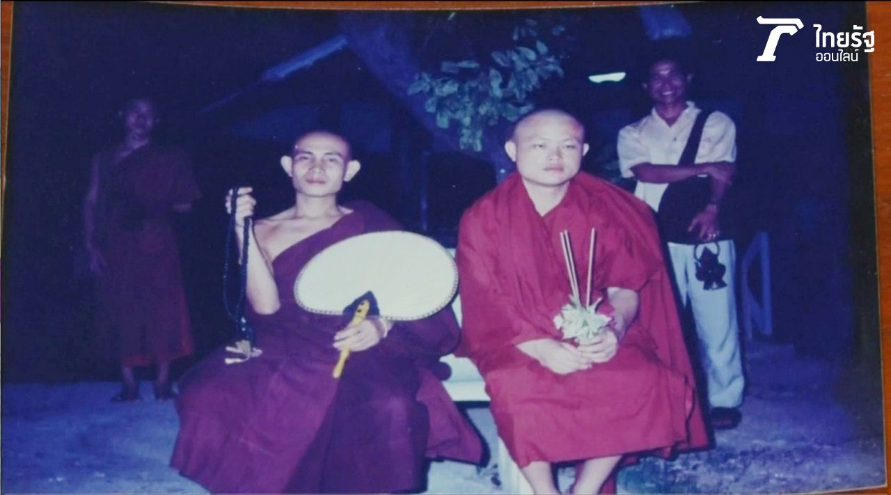 ภาพถ่ายคู่ระหว่าง ตุ๊ พี่คำแดง พระอาจารย์คนแรก และครูบาบุญชุ่ม