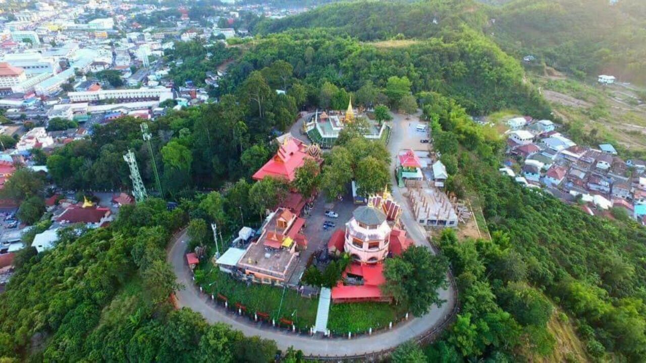 ภาพมุมสูงของวัดพระธาตุดอยเวา (ขอบคุณภาพจากเฟซบุ๊ก วัดพระธาตุดอยเวา ต.เวียงพางคำ อ.แม่สาย จ.เชียงราย)