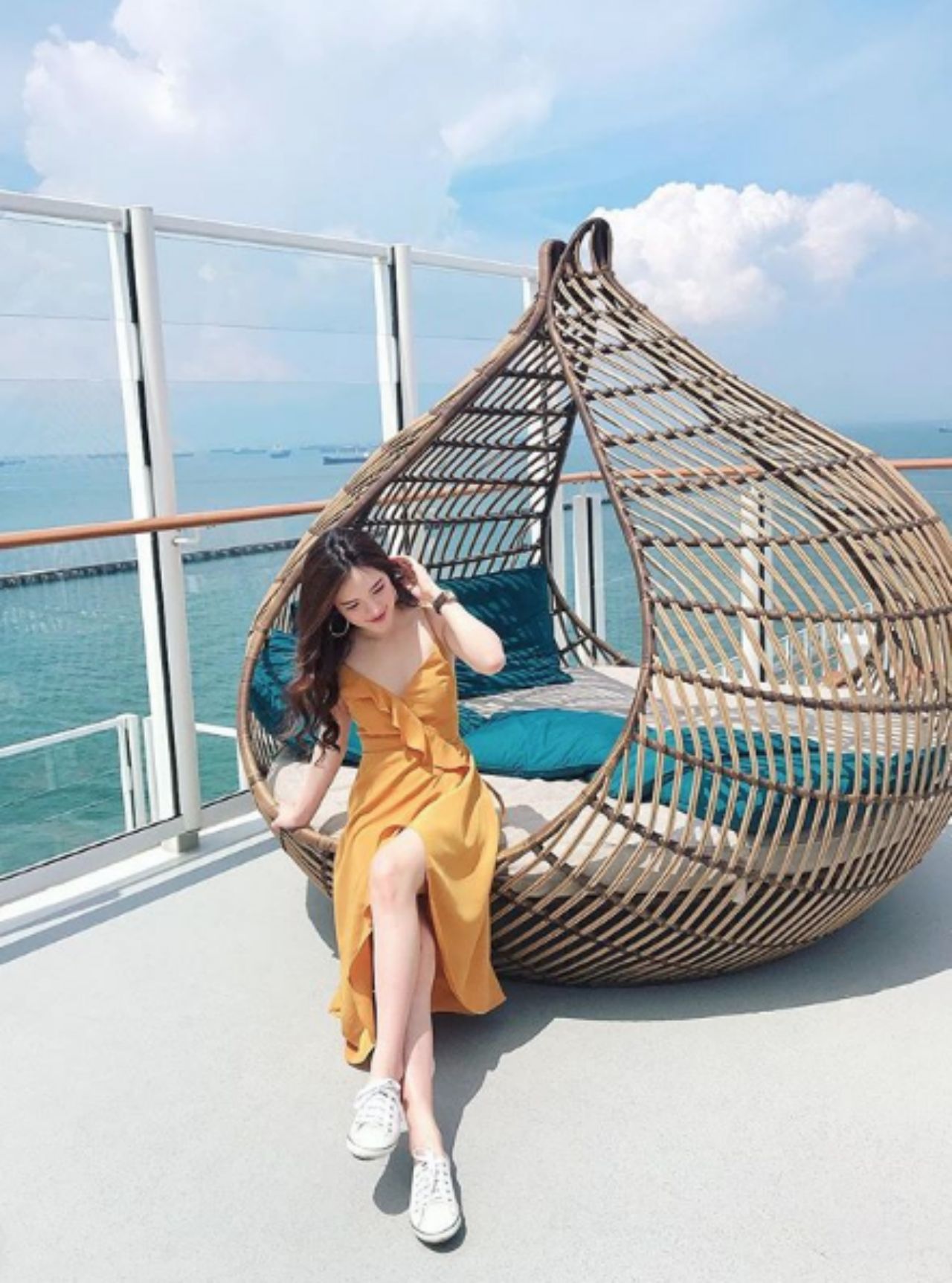 เดรสโทนเหลืองที่เหมาะกับวันไปเที่ยว