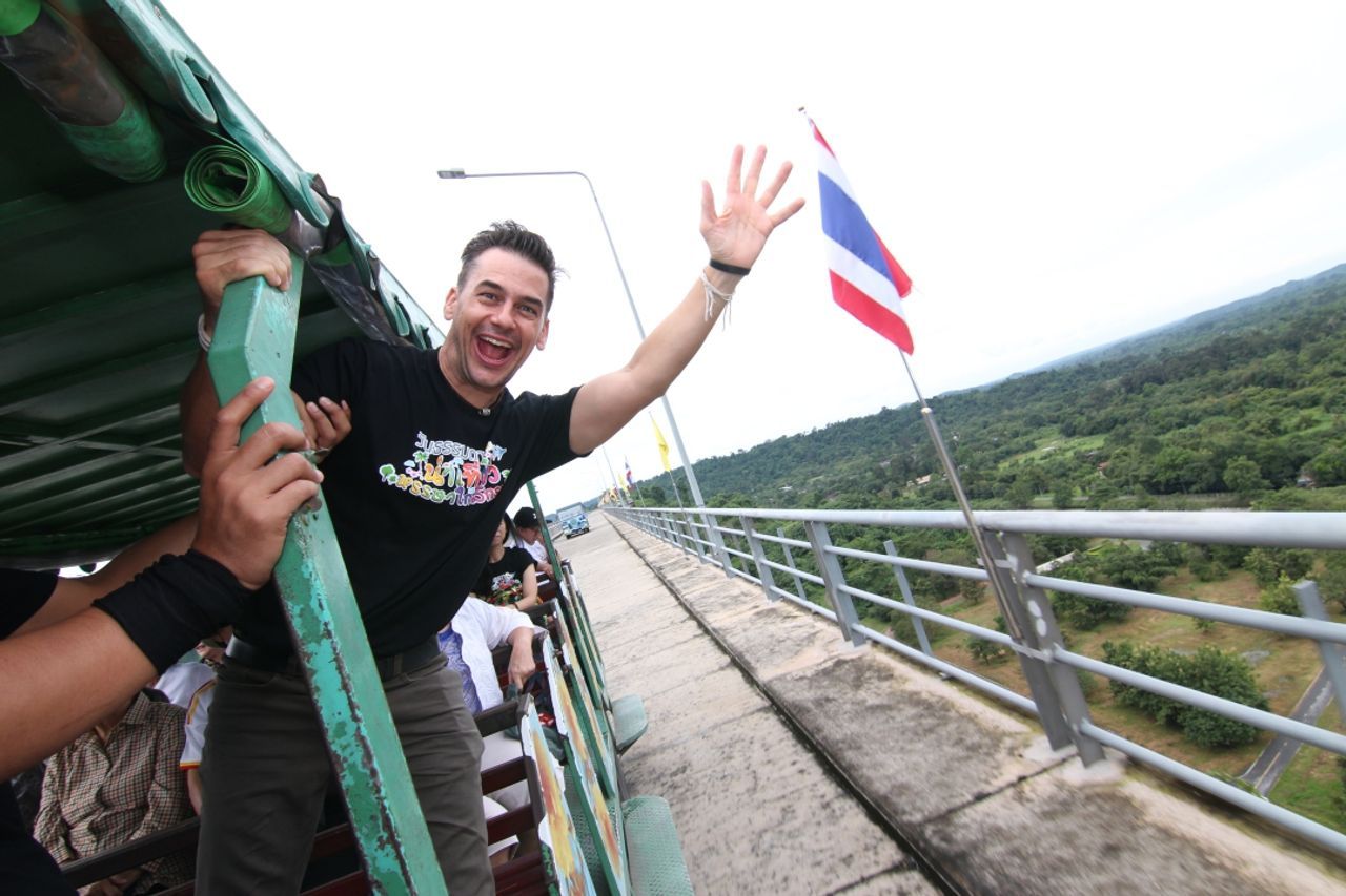 นั่งรถรางกันหน่อยชมชิล ที่สันเขื่อนขุนด่านปราการชล นครนายก 