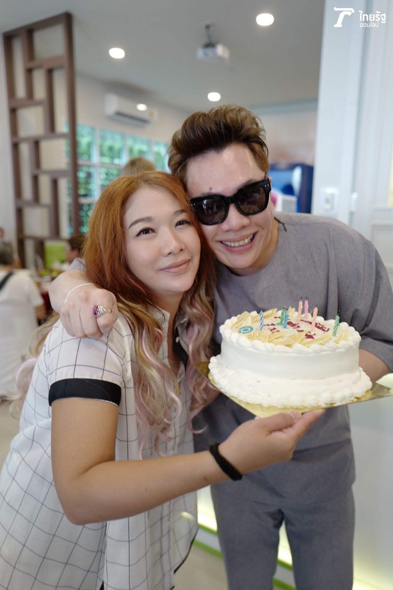 ไม่ต้องตื่นตกใจนะ ผิง สุภาวดี ทัพมาลัย เพื่อสนิทกัน มอบเค้กฉลองวันเกิดให้ มดดำ ไปแบบสวยๆ อิ่มๆ