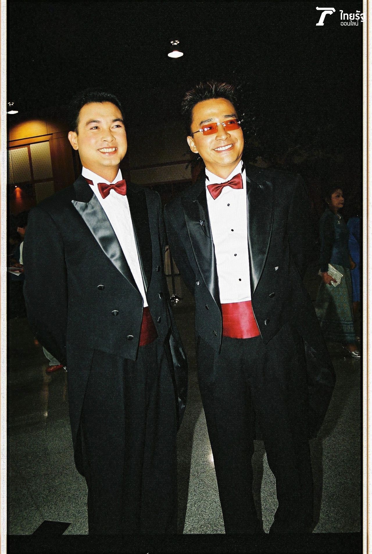 17 พฤษภาคม 2546 เพื่อนที่รู้ใจ ควงกันออกงานเรื่อยๆ กับ นีโน่ เมทนี ควงกันไปเลี้ยงฉลองงานแต่งงานระหว่าง นัท มีเรีย กับ เต๋า สมชาย เข็มกลัด ณ ห้องแกรนด์ บอลรูม อิมแพ็คคอนเวนชั่น เมืองทองธานี