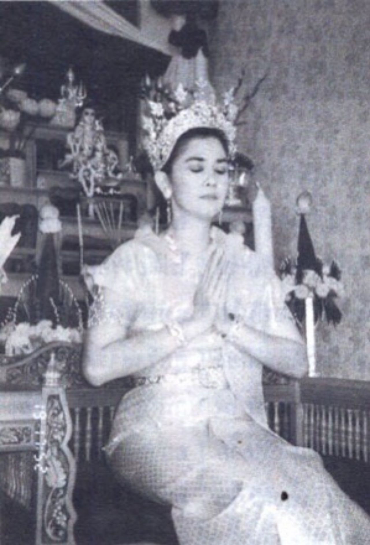 หากต้องประทับร่างต้องแต่งกายเช่นนี้