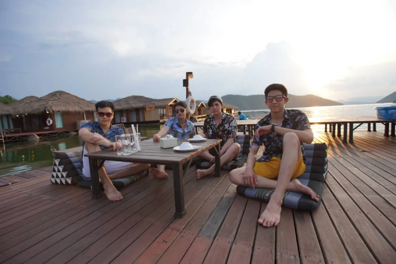 น้องๆ ในสังกัดที่คุณยุทธนาดูแล กับโปรเจกต์รายการท่องเที่ยว #ontheway ออกอากาศในช่อง ยูทูบ