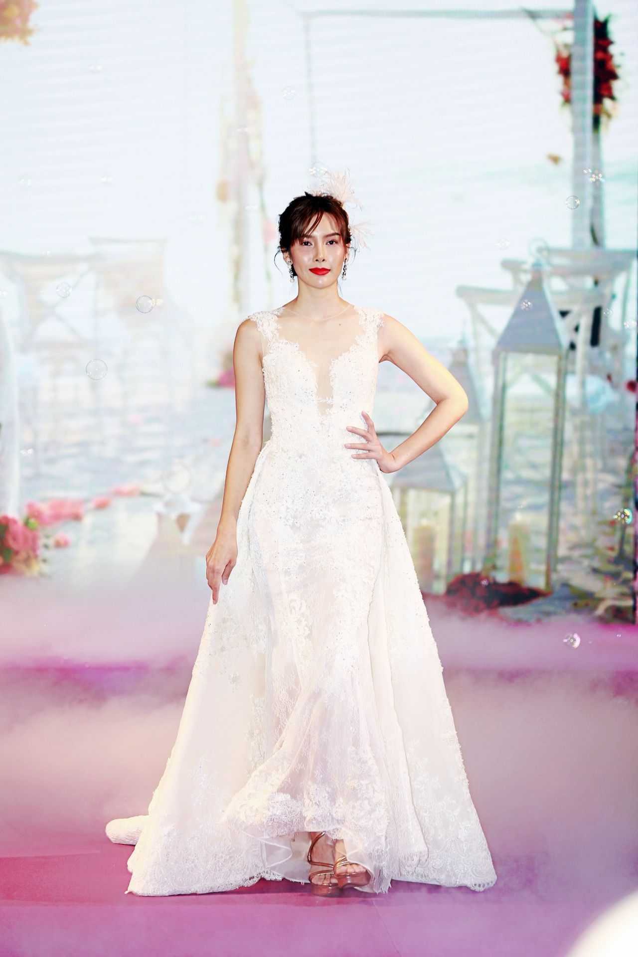 ซีทรูสีขาวระบายลูกไม้ สวยเรียบหรูมากๆ 