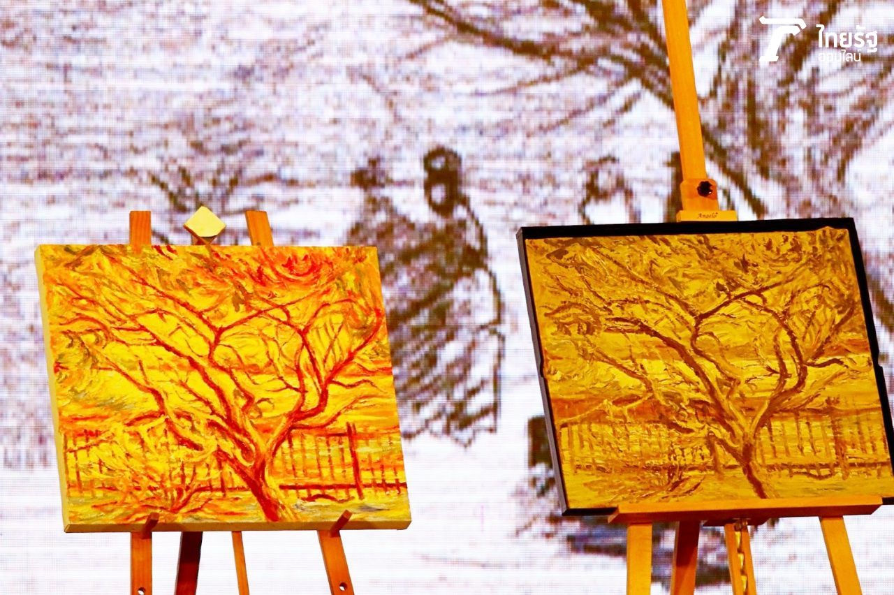 ภาพขวาเป็นภาพที่อุ๊ หฤทัย ครอบครอง ส่วนภาพซ้ายเป็นภาพที่จำลองขึ้นและนำมาแต่งสีเพื่อแสดงให้เห็นว่าภาพวาดดั้งเดิมน่าจะมีสีสันอย่างไร