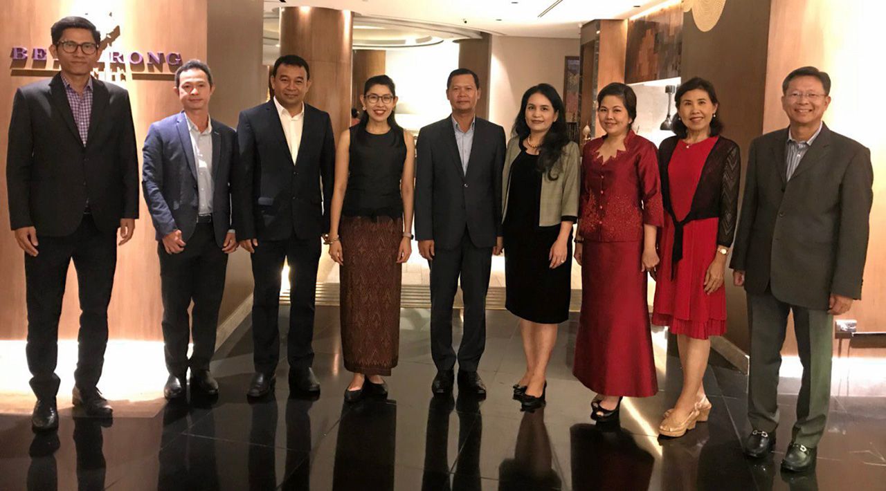 กระชับสัมพันธ์ อุรวดี ศรีภิรมย์ อุปทูต ณ กรุงมะนิลา ประเทศฟิลิปปินส์ เป็นเจ้าภาพเลี้ยงอาหารค่ำเพื่ออำลาและยินดีกับ โพไซ ไข่คำพิทูน ออท.สปป.ลาว ประจำฟิลิปปินส์ และภริยา ในโอกาสครบวาระไปเป็น ปลัด กต.คนใหม่.