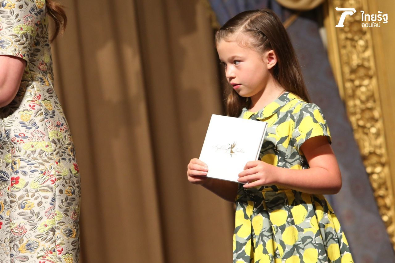 น้องโซฟี ช่วยแม่ปุ๋ยแจกทุนการศึกษาด้วย 