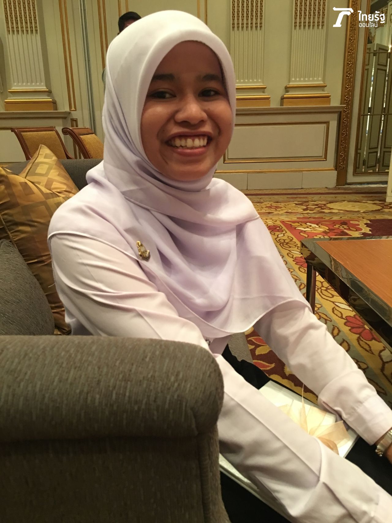 อีกหนึ่งคนที่ได้รับทุนการศึกษา ยะห์ ซารีญา ดอเลาะ กำลังเรียนอยู่ที่คณะศึกษาศาสตร์ สาขาภาษาไทย มหาวิทยาลัยหาดใหญ่ สงขลา 