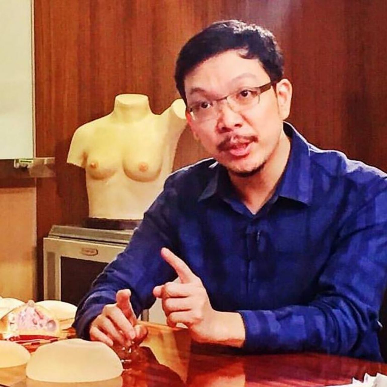 นายแพทย์วิษณุ โล่ห์สิริวัฒน์ หรือ คุณหมอบัว