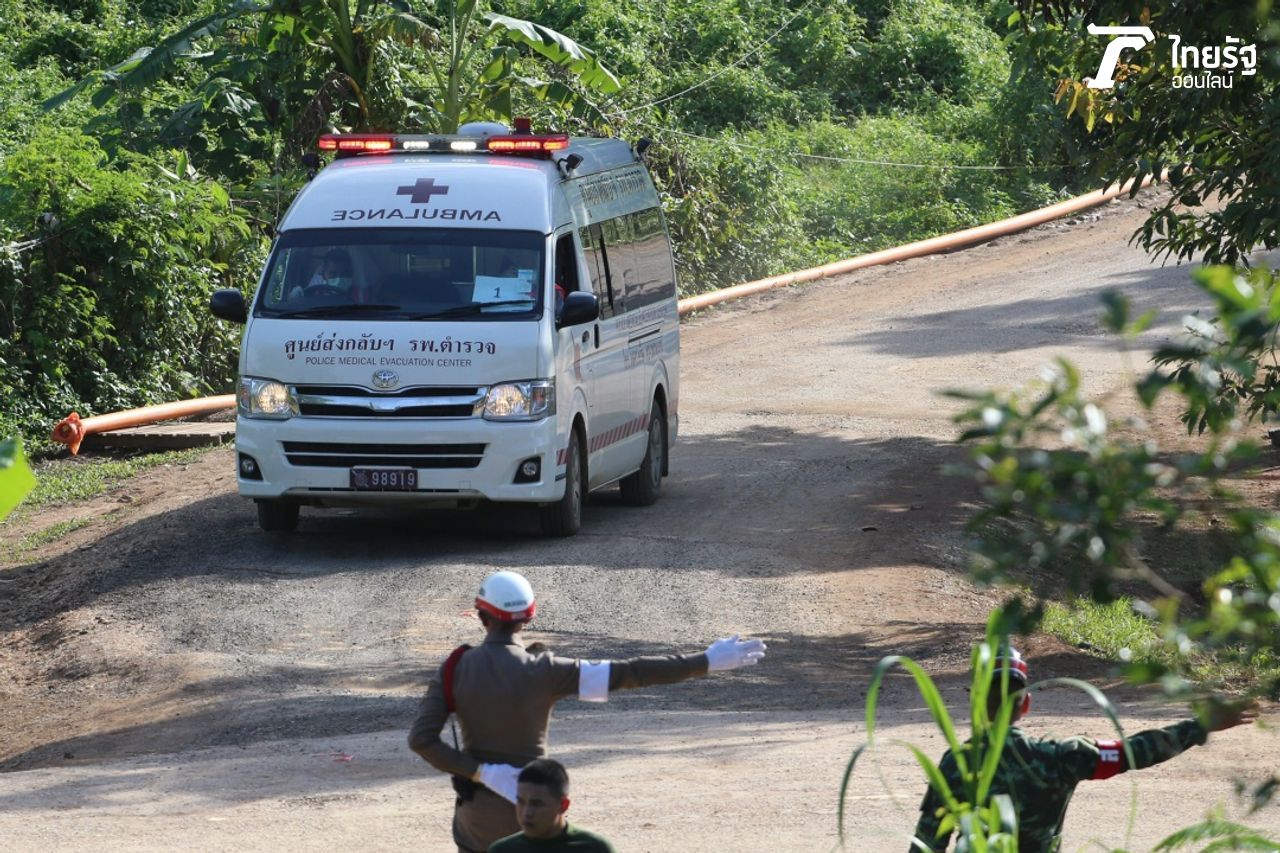 วันที่ 9 ก.ค. 61 เวลา 17.03 น. รถพยาบาลนำหมูป่าตัวที่ 5 ออกจากถ้ำหลวง พาไปขึ้นเฮลิคอปเตอร์ เพื่อไปรักษาตัวที่ รพ.เชียงรายประชานุเคราะห์ 