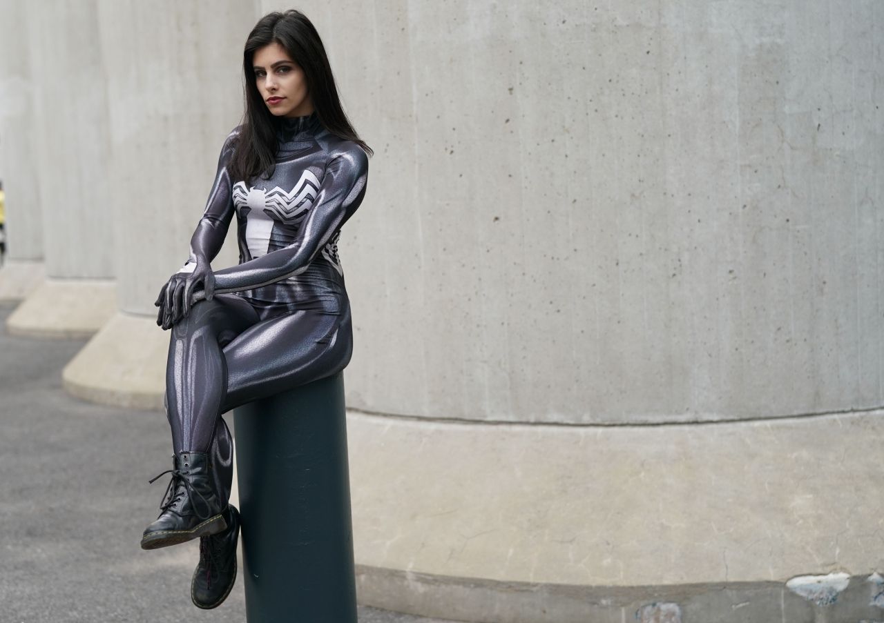 ปล่อยนั่งชิลไป อย่าไปยุ่งเยอะกะนาง  