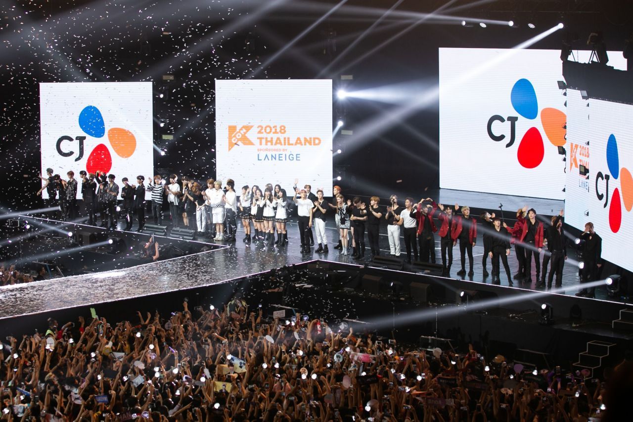 คอนเสิร์ต ศิลปินแน่น แฟนคลับแน่น