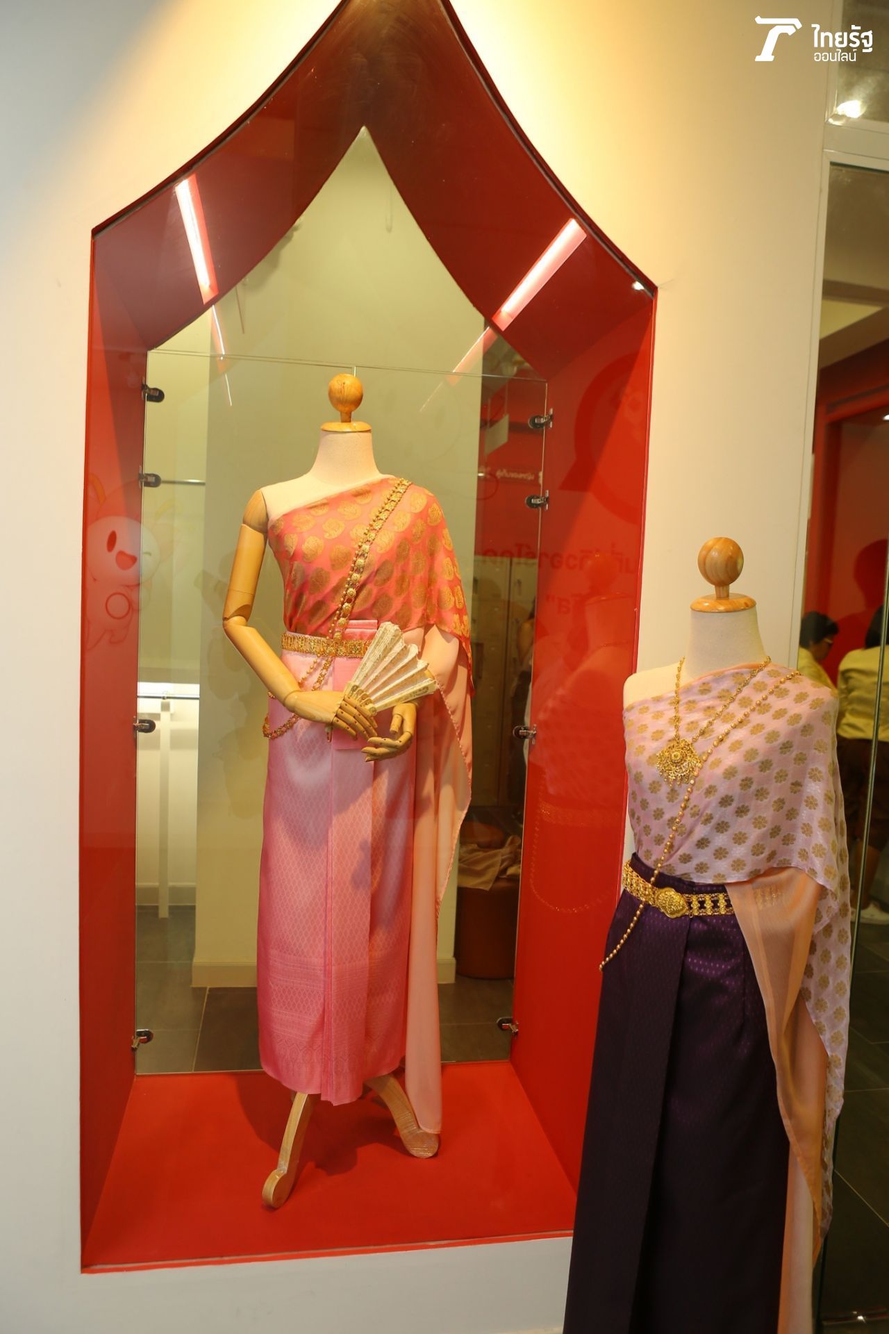 ชุดไทยมีให้เลือกมากมาย 