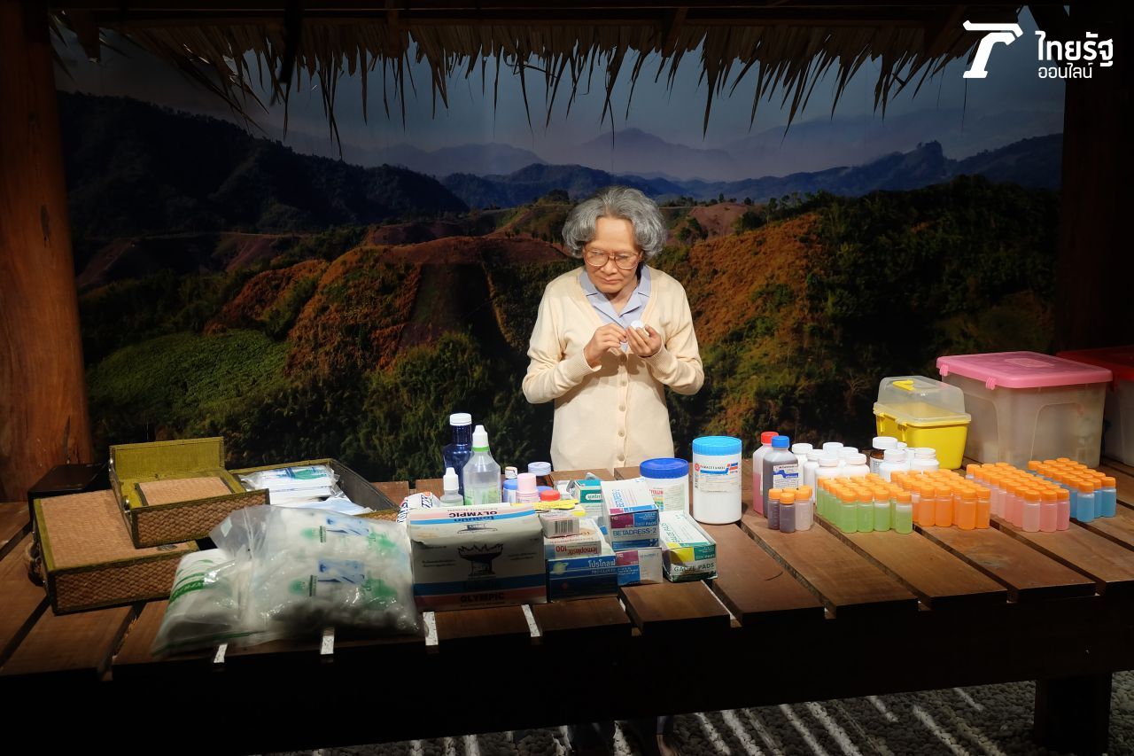 อิริยาบถของสมเด็จย่า 