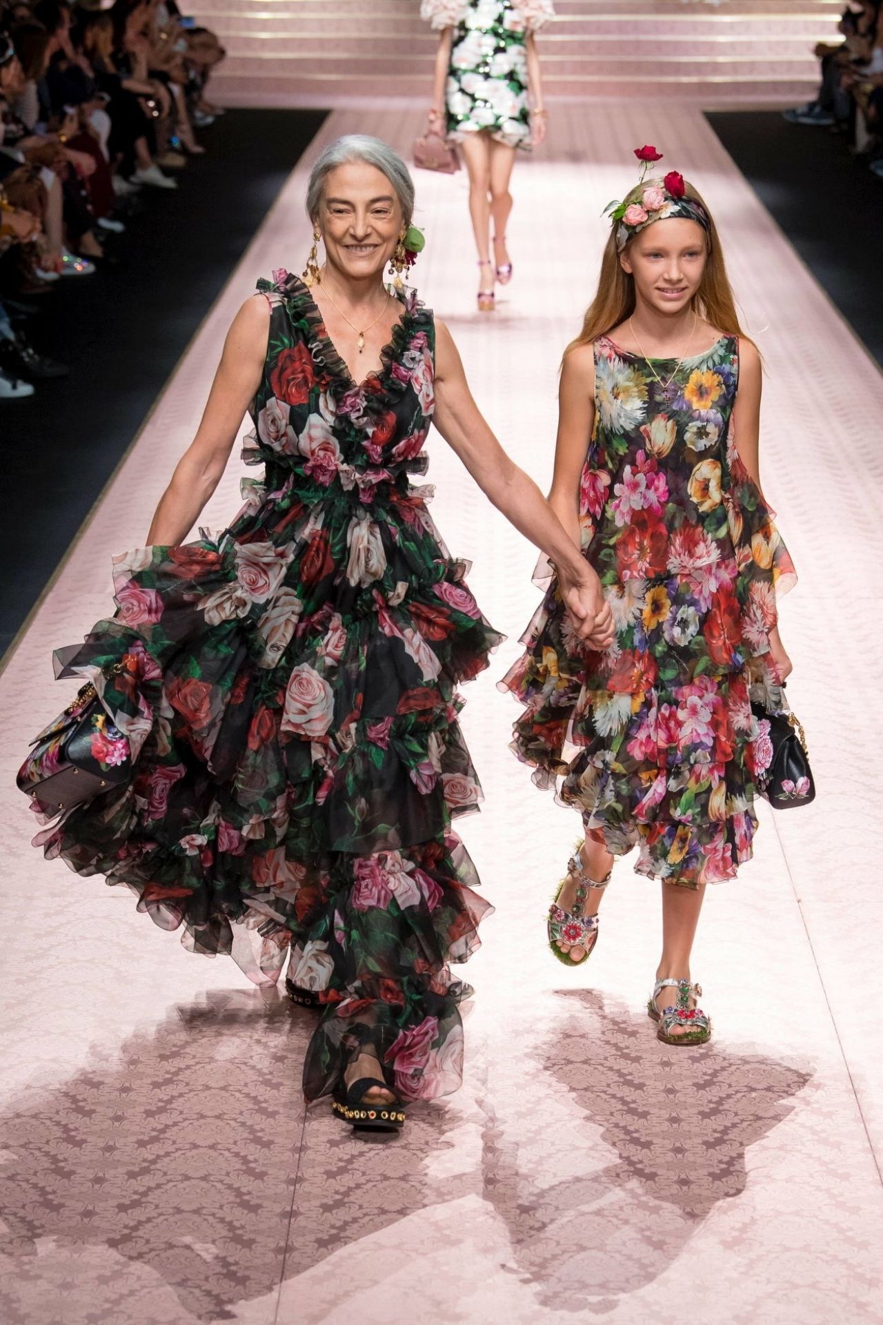 อารมณ์ประมาณ ยาย หลาน แลดูน่าเอ็นดูดี 