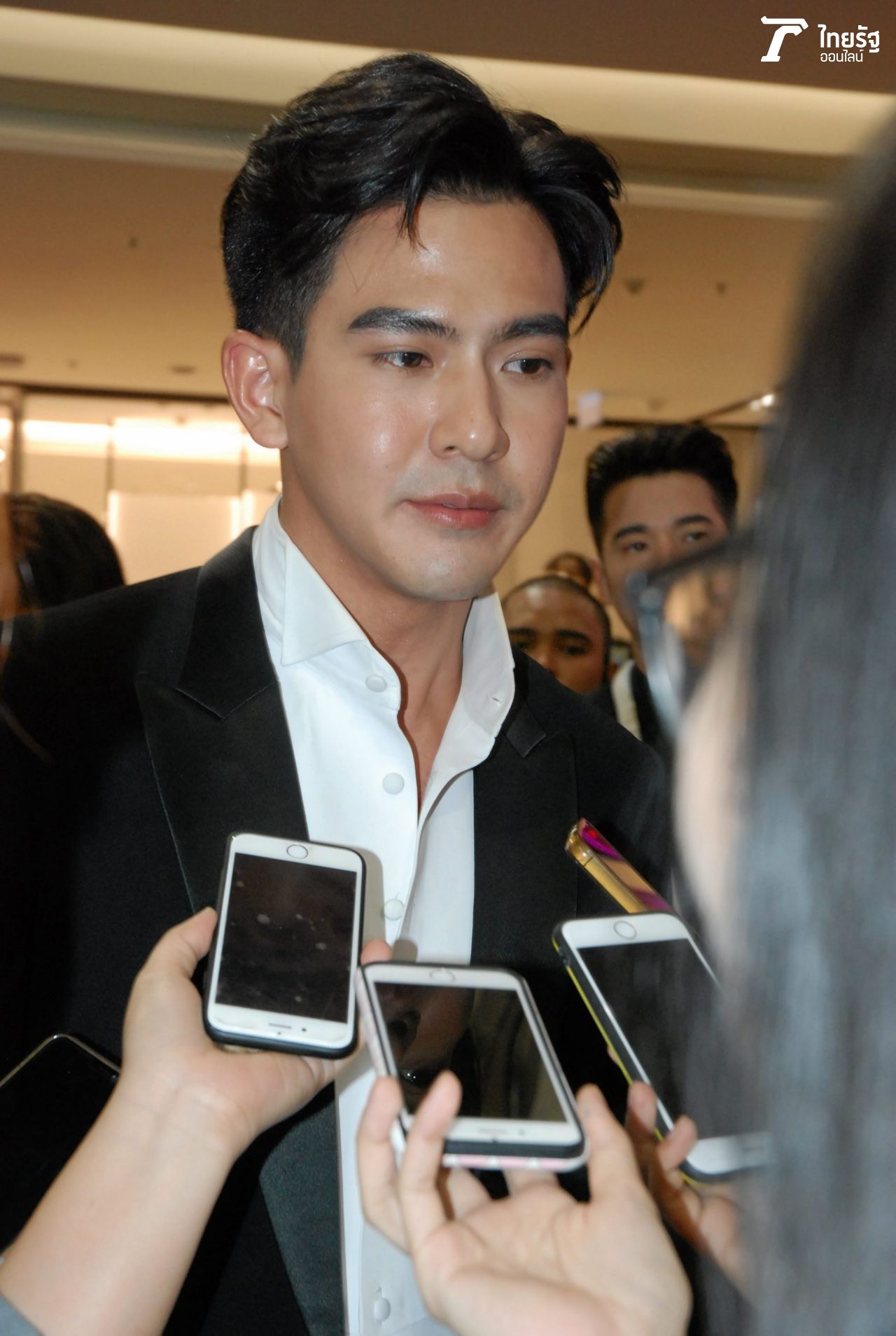 โดนรุมสัมภาษณ์ก็ยังเป๊ะ!