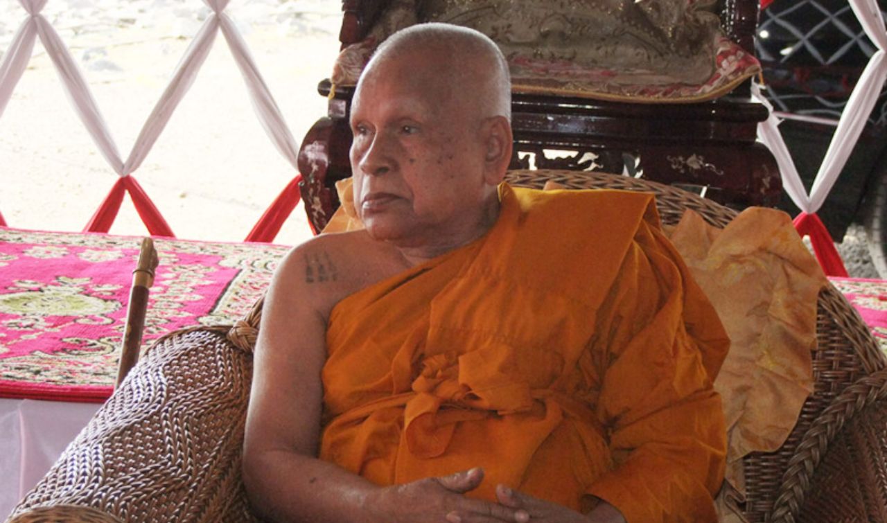 “หลวงพ่อเขียน” เขียน ขันธสโร หรือ พระครูธรรมสรคุณ 