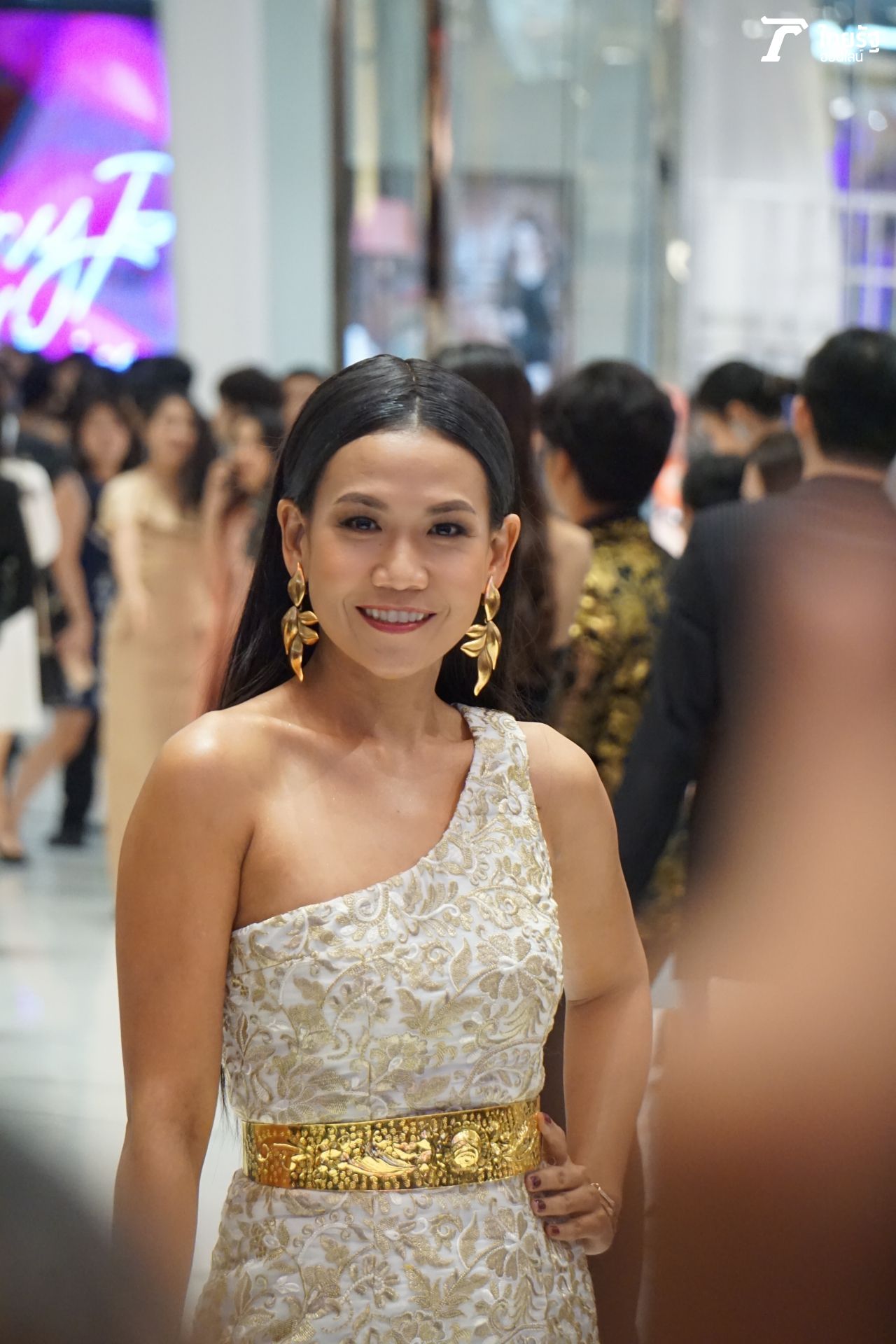 กาละแมร์ มาในชุดราตรีปักเลื่อมเข้ารูป อวดหุ่นฟิตแอนด์เฟิร์ม