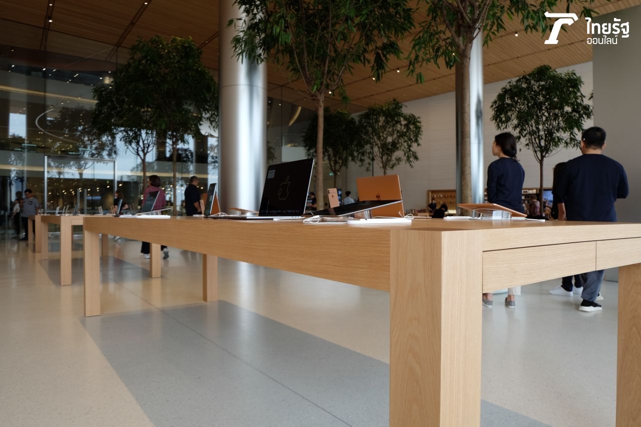 ใต้โต๊ะไม่มีสายไฟให้ดูรก