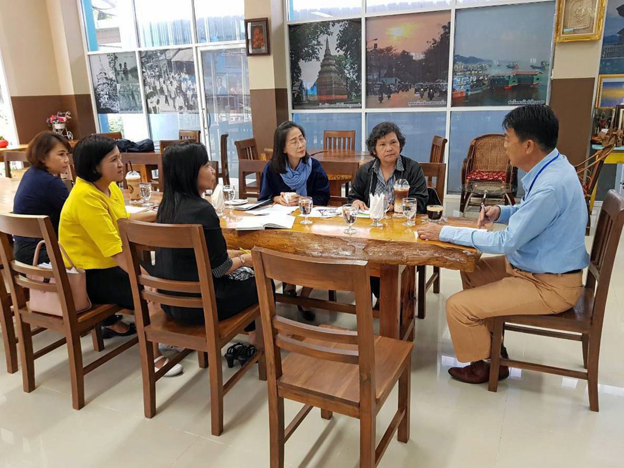 คณะผู้เข้าศึกษาดูงานให้ความสนใจโรงเรียนเตรียมอาชีพ 53 อาชีพ สอดคล้องกับบริบทเขตพัฒนาเศรษฐกิจพิเศษชายแดน อ.เชียงแสน.