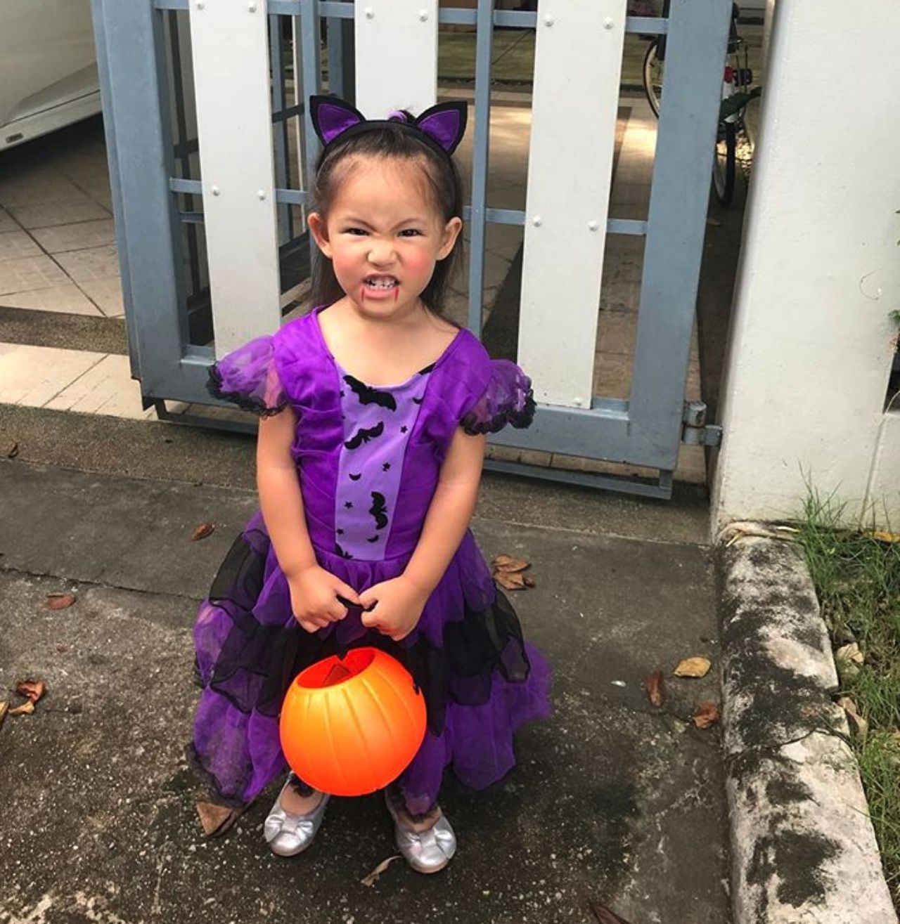 น้องริชา ลูกแม่แอน เป็นแม่มดถือฟักทองน่าเอ็นดู 