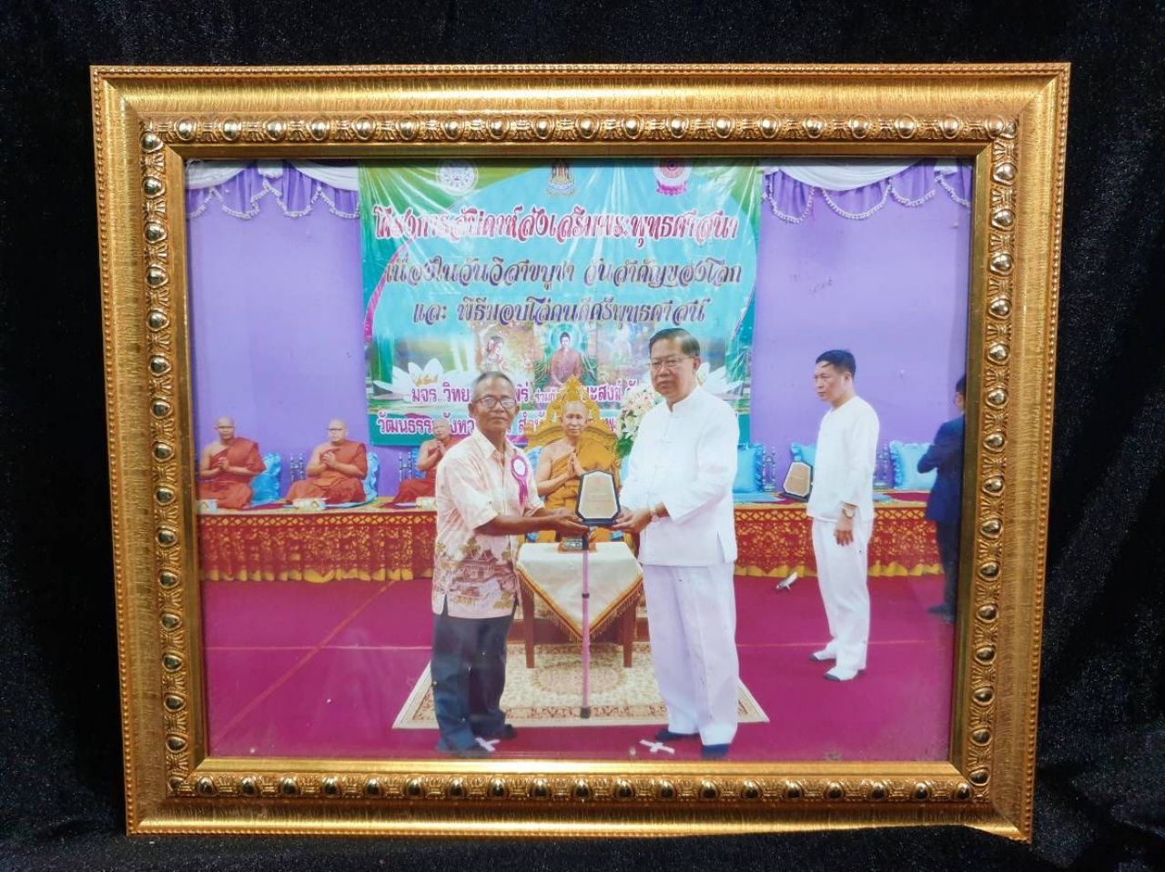 รางวัล และใบประกาศ เป็นกำลังใจกับความดีที่ตั้งมั่นของลุงประสิทธิ์ 