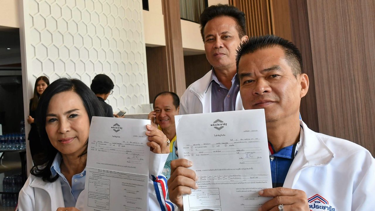 นายปรีชา เร่งสมบูรณ์สุข และ นางเปล่งมณี เร่งสมบูรณ์สุข อดีต ส.ส.เพื่อไทย จ.เลย 