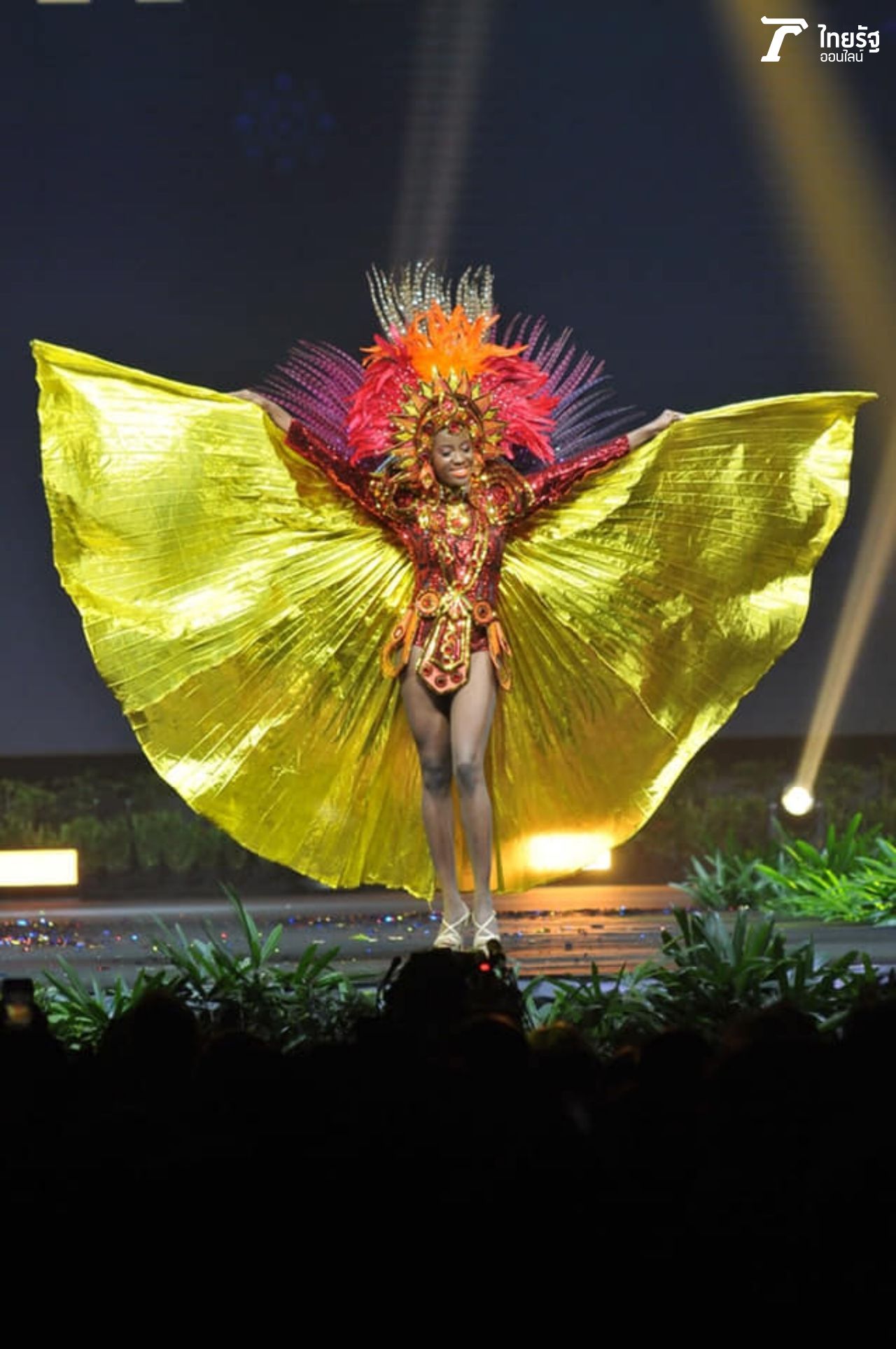 เดินฟาดๆ สีทองแจ่มจริง จากเฮติ 