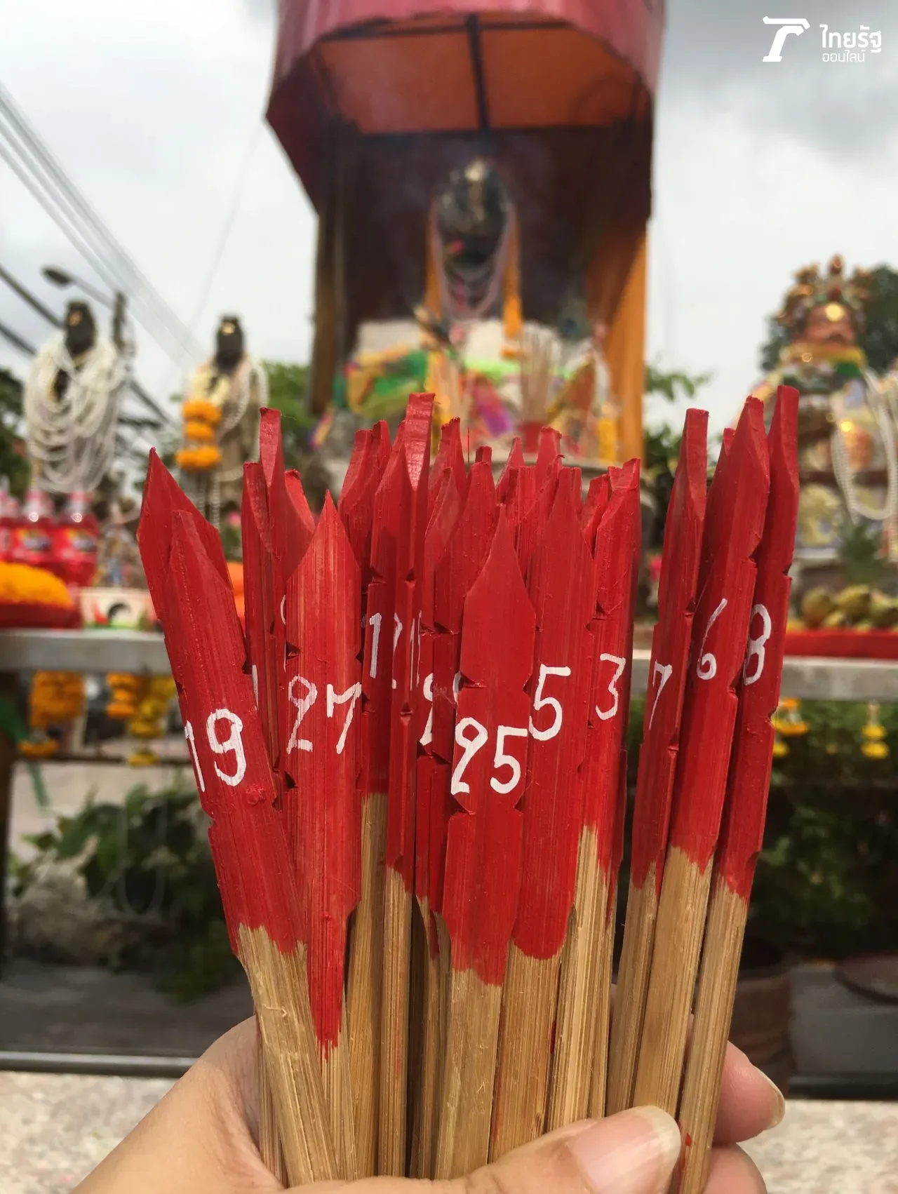 "เลขเด็ด" หญิงใบ้ออนทัวร์ "อนุสาวรีย์หมู" ขอโชคลาภเน้นๆ ต้อนรับปีกุน