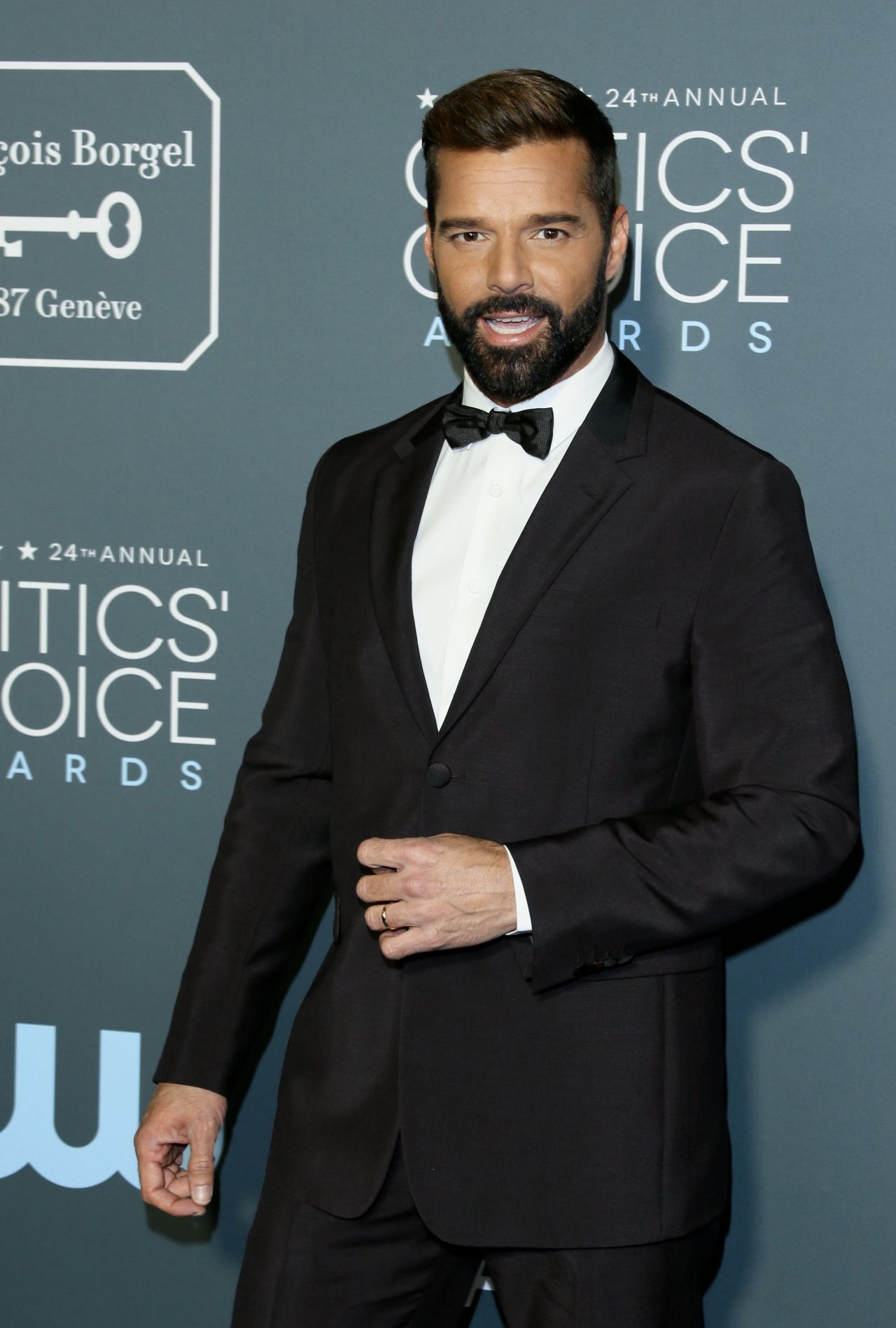 หล่อเข้มได้อยู่กับ ริกกี้ มาร์ติน 