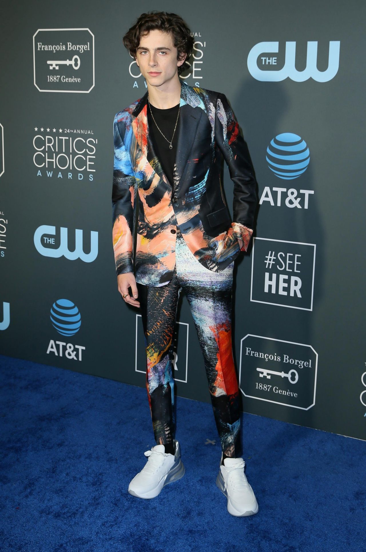 หล่อแรงซัดใจกับ ทิมมี่ ทิโมธี ชาลาเมท์ ในชุดสีสันเตะตาสุดพลังของ อเล็กซานเดอร์ แม็กควีน Alexander McQueen