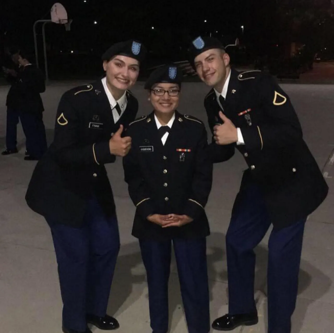 วันเรียนจบที่ AIT (Advanced Individual Training) ที่ Fort Lee รัฐ Virginia ซึ่งหลังฝึกสำเร็จเป็นทหารขั้นพื้นฐานแล้ว ต้องมาเรียนสายงานโดยตรงในหน้าที่ความรับผิดชอบที่ AIT อีก 8 อาทิตย์