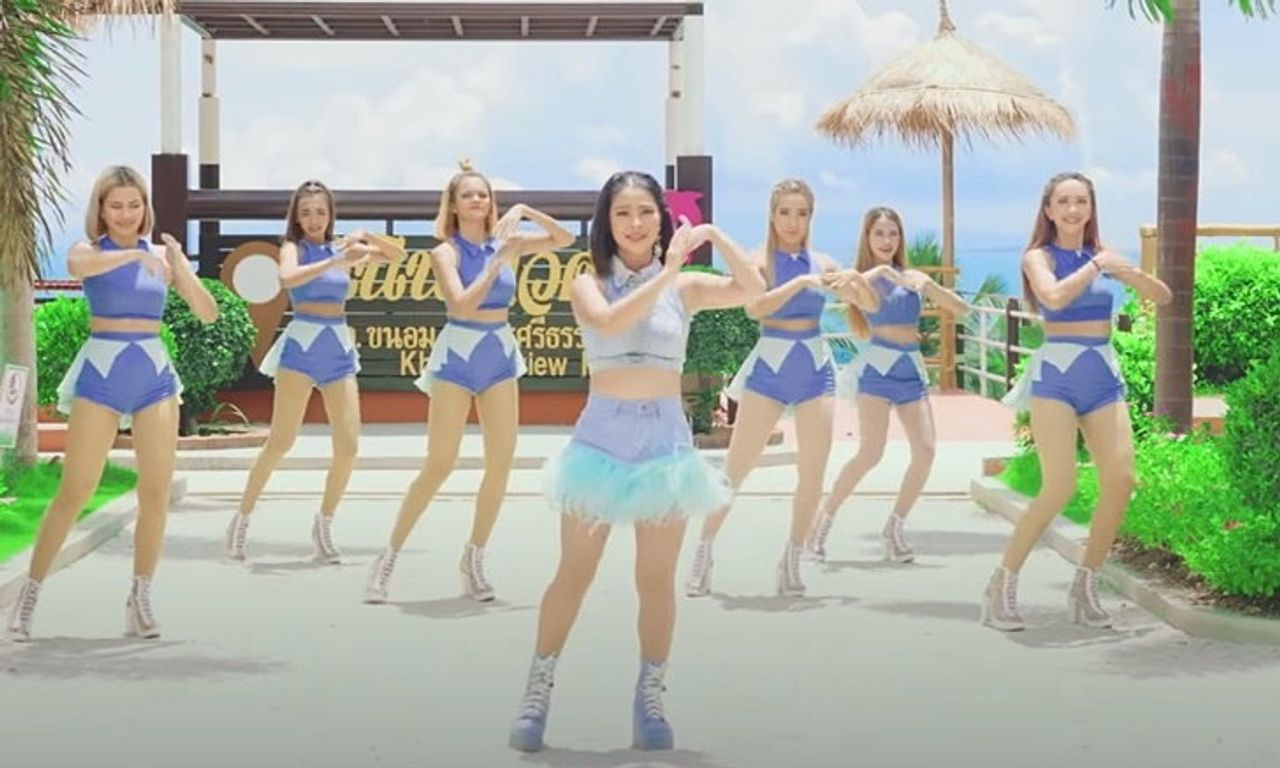 ภาพบางส่วนจากมิวสิกวิดีโอ 