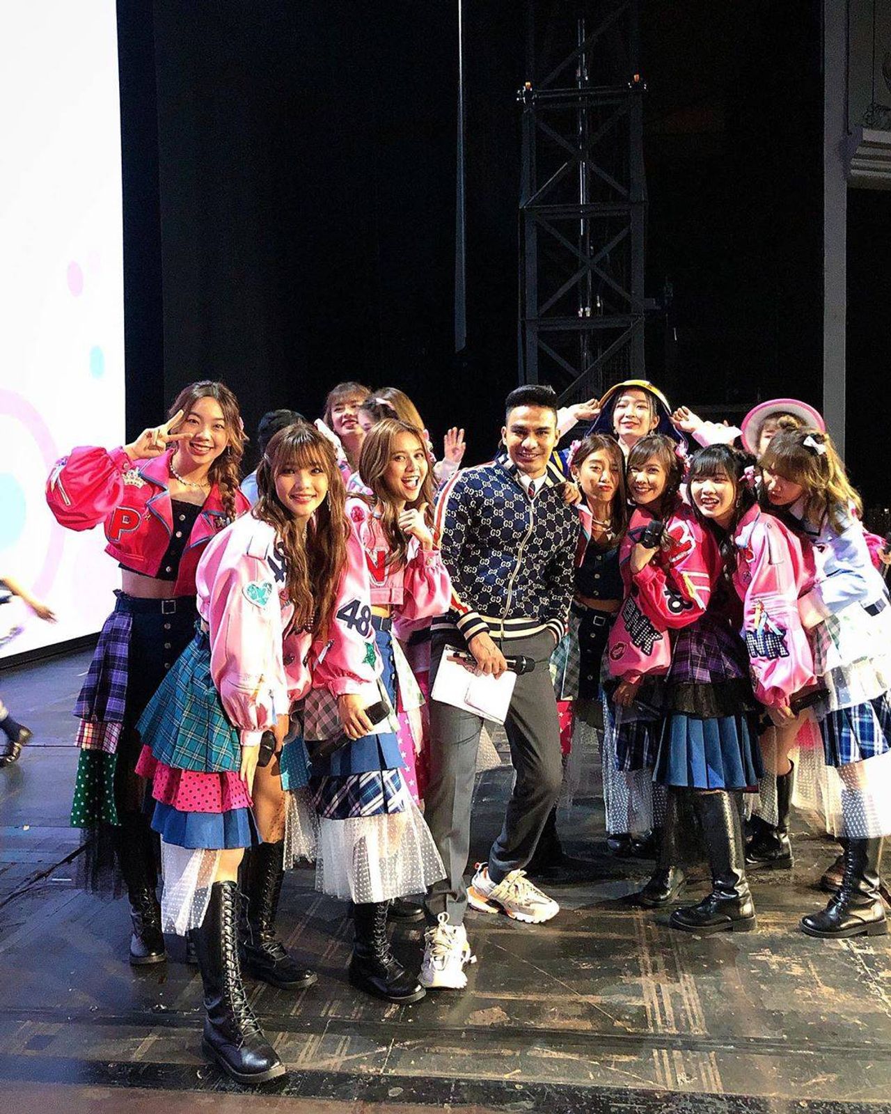 ดีเจบอยและ BNK48 ขอบคุณภาพจากไอจี @djboy955