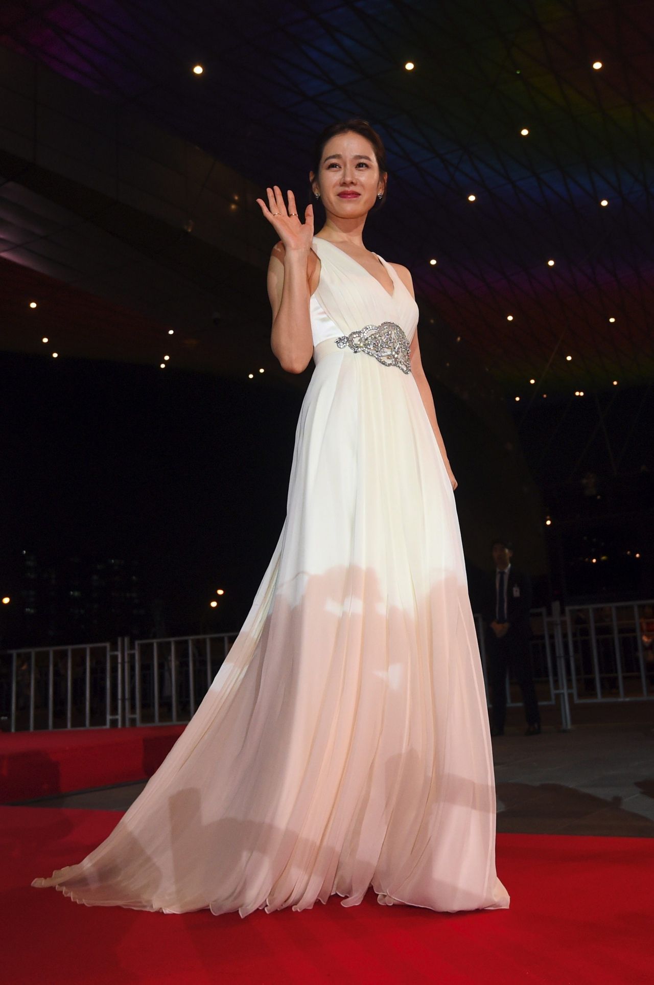 ซอนเยจิน มาแบบขาวพราวเสน่ห์อย่างแรง 