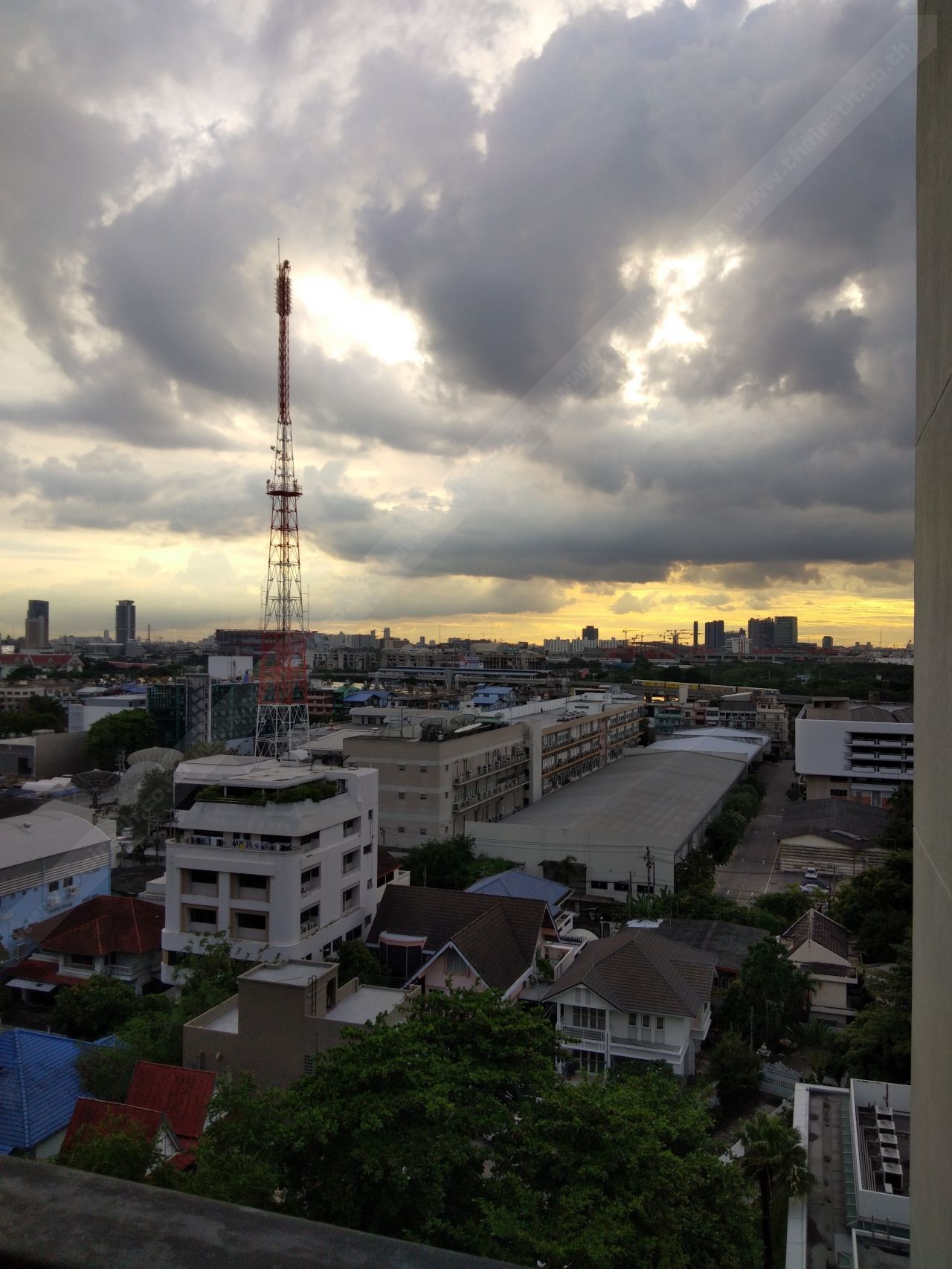 ภาพถ่ายจากกล้องหลัง