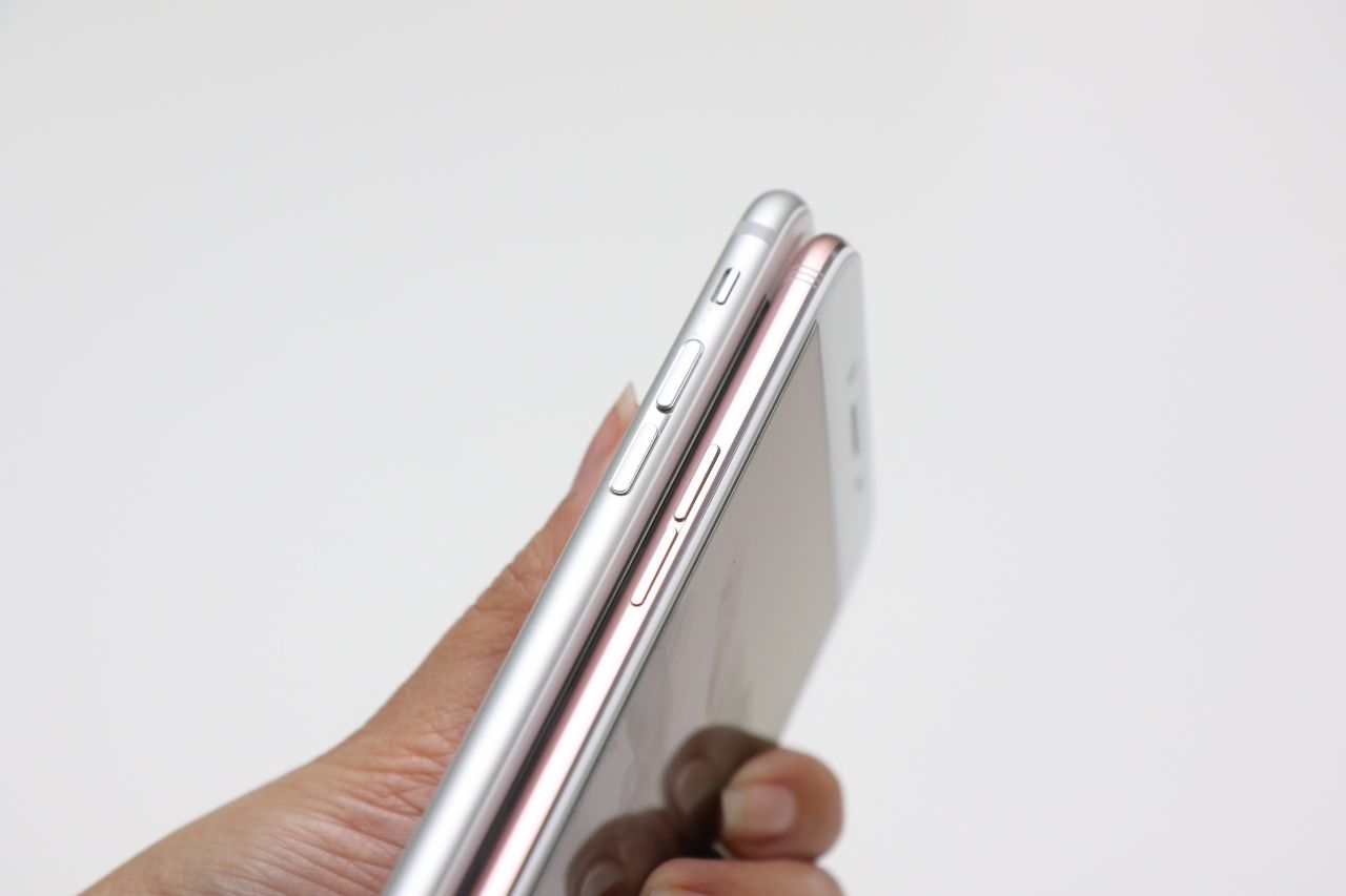 ฝั่งที่เป็นปุ่มเพิ่ม-ลดเสียง