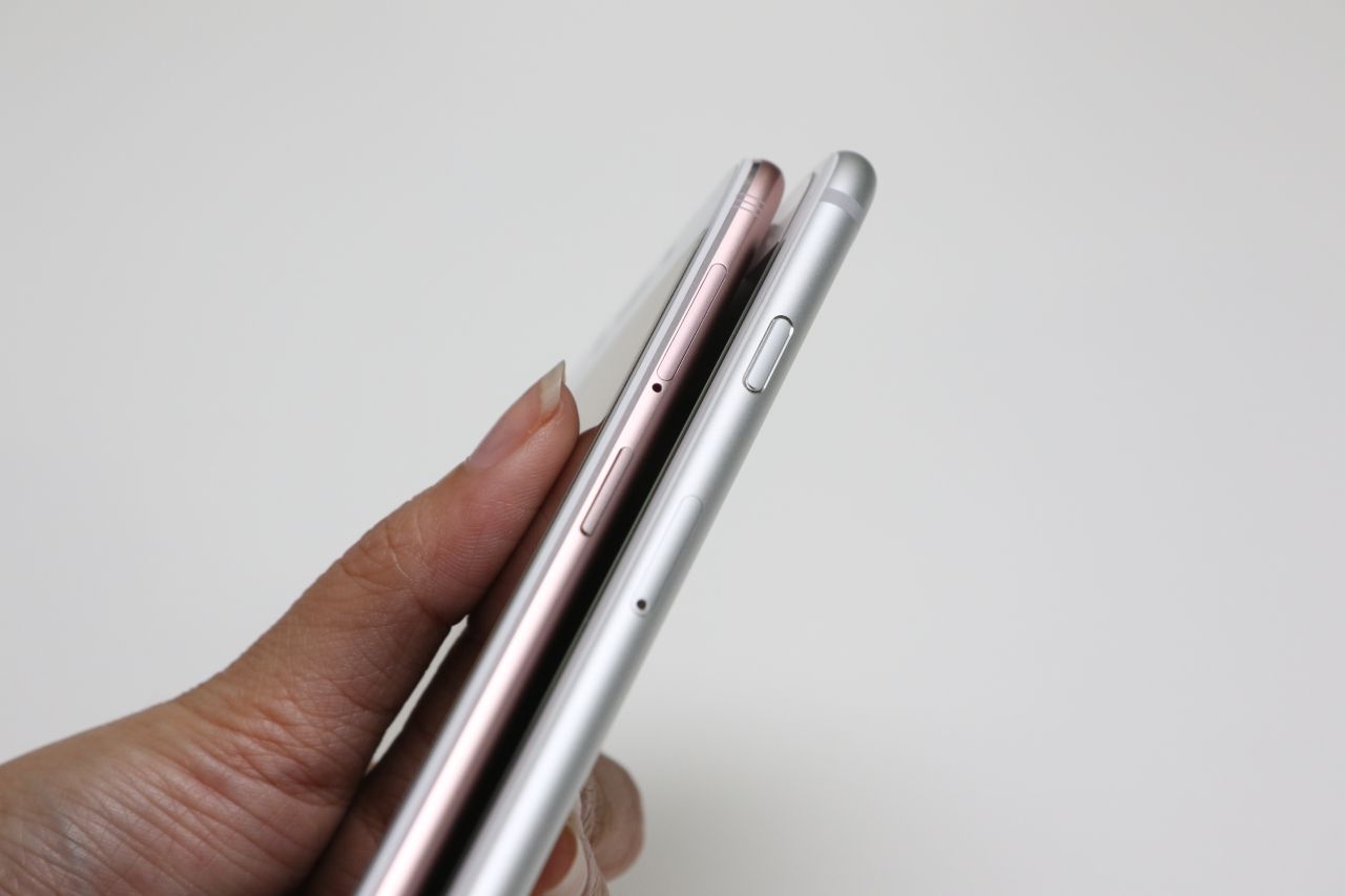 สำหรับ OPPO มาพร้อมกับช่องใส่ซิมการ์ดรองรับ 2 ซิมนาโน