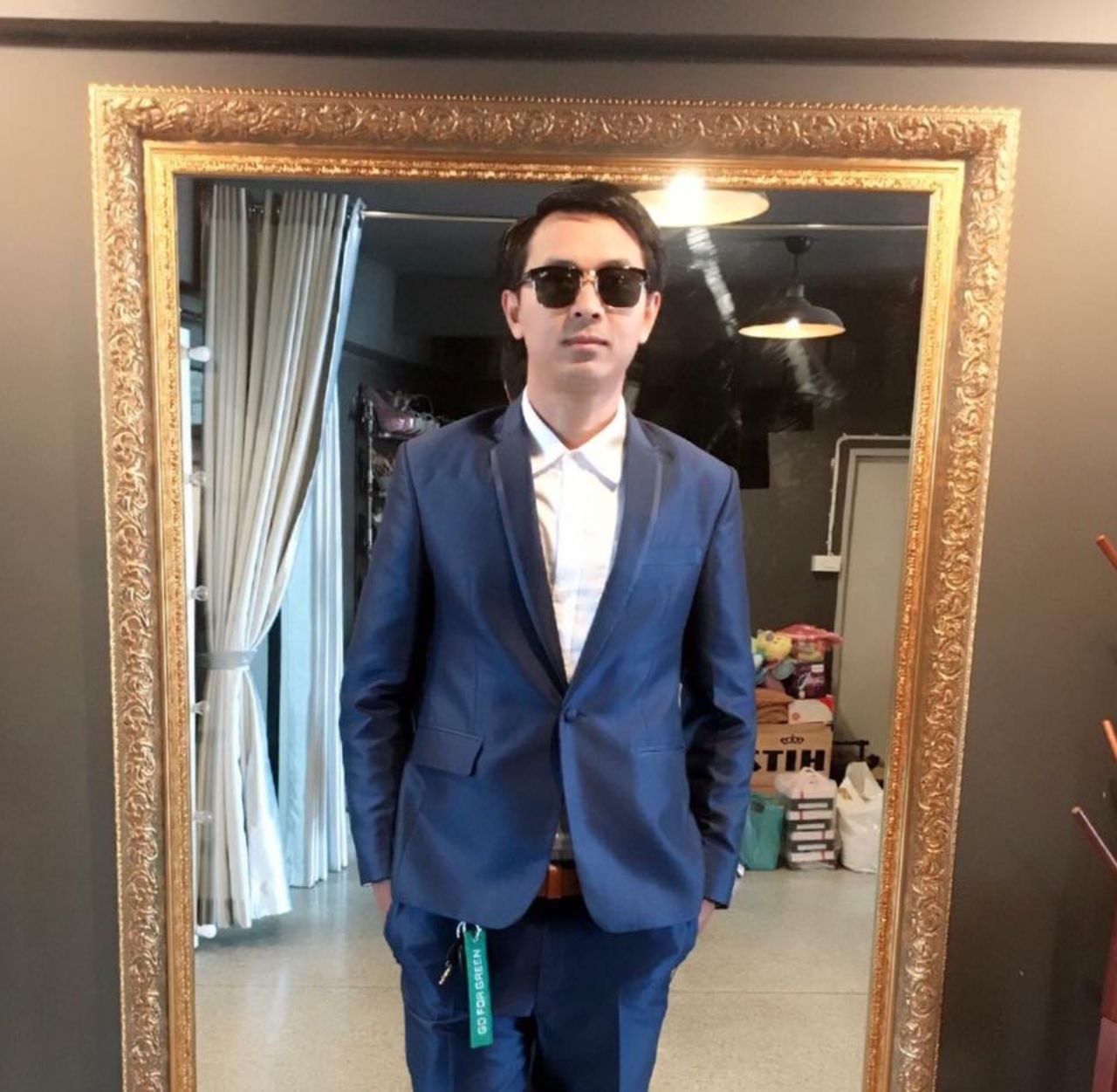  หล่อเท่ ขอไลน์ ขอเบอร์หน่อย?