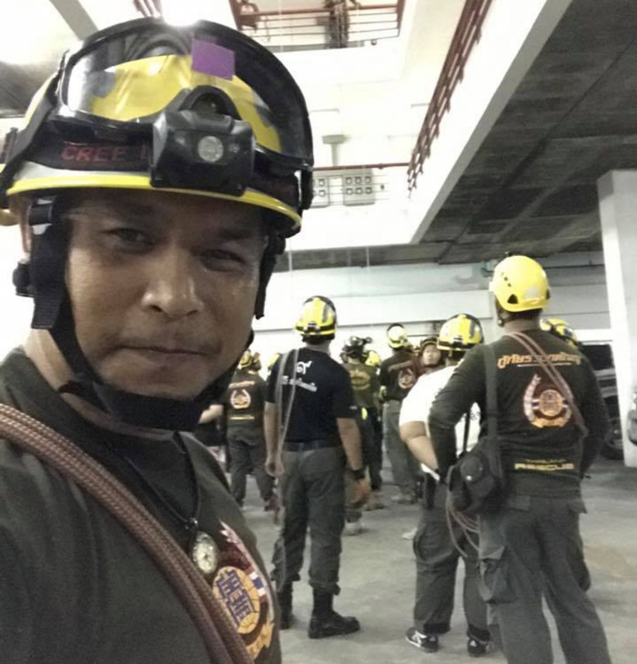 นายอัญวุฒิ โพธิ์อำไพ หัวหน้ารถกู้ภัยและรองหัวหน้าฝ่ายประชาสัมพันธ์ มูลนิธิร่วมกตัญญู