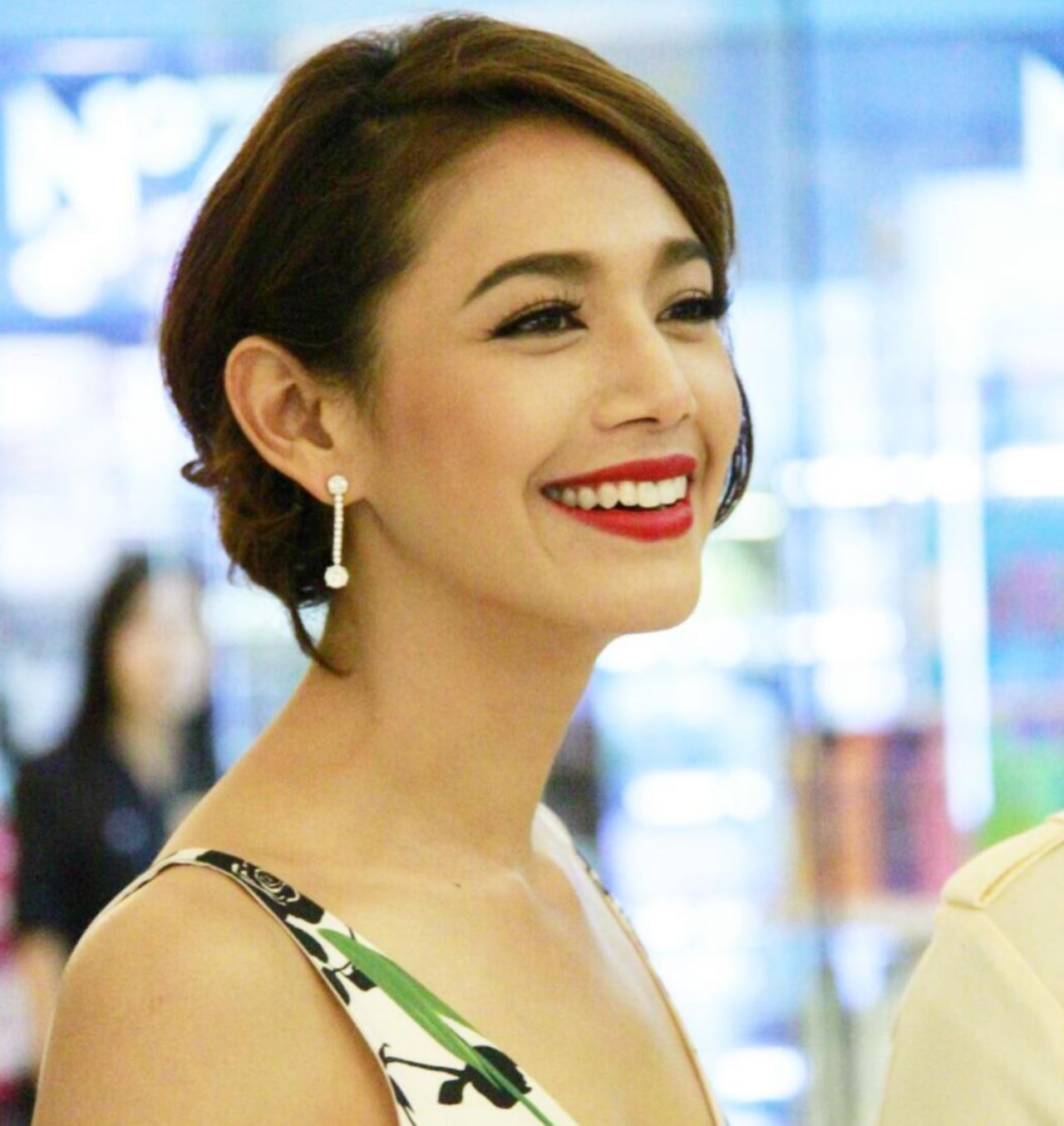 ทาปากสีนี้ก็แจ่มนะจ๊ะ