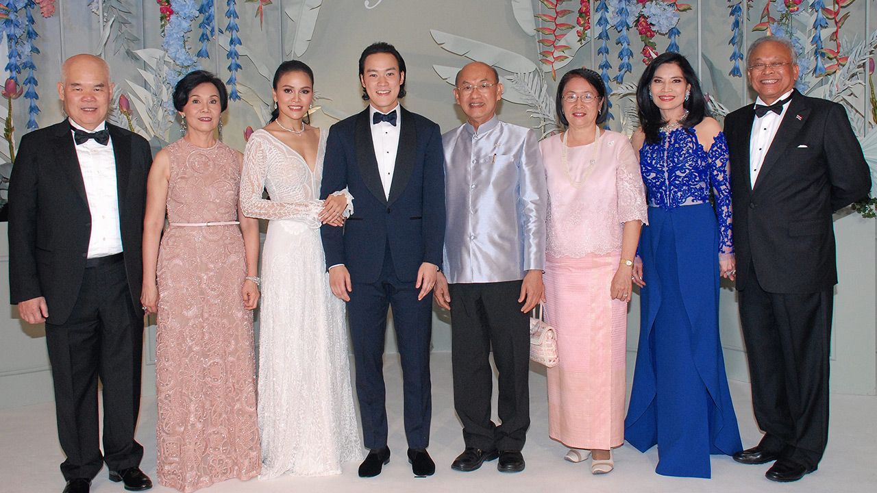 แต่งงาน - ศ.นพ.เกษม วัฒนชัย องคมนตรี เป็นประธานในงานแต่งงานระหว่าง นํ้าทิพย์ เทือกสุบรรณ บุตรี สุเทพ เทือกสุบรรณ–ศรีสกุล พร้อมพันธ์ุ กับ นิโคลัส บุตร เดวิด–เทเรซ่า โฮ โดยมี คุณหญิงรัชนีวรรณ วัฒนชัย มาร่วมอวยพรด้วย ที่โรงแรมอินเตอร์คอนติเนนตัล วันก่อน.