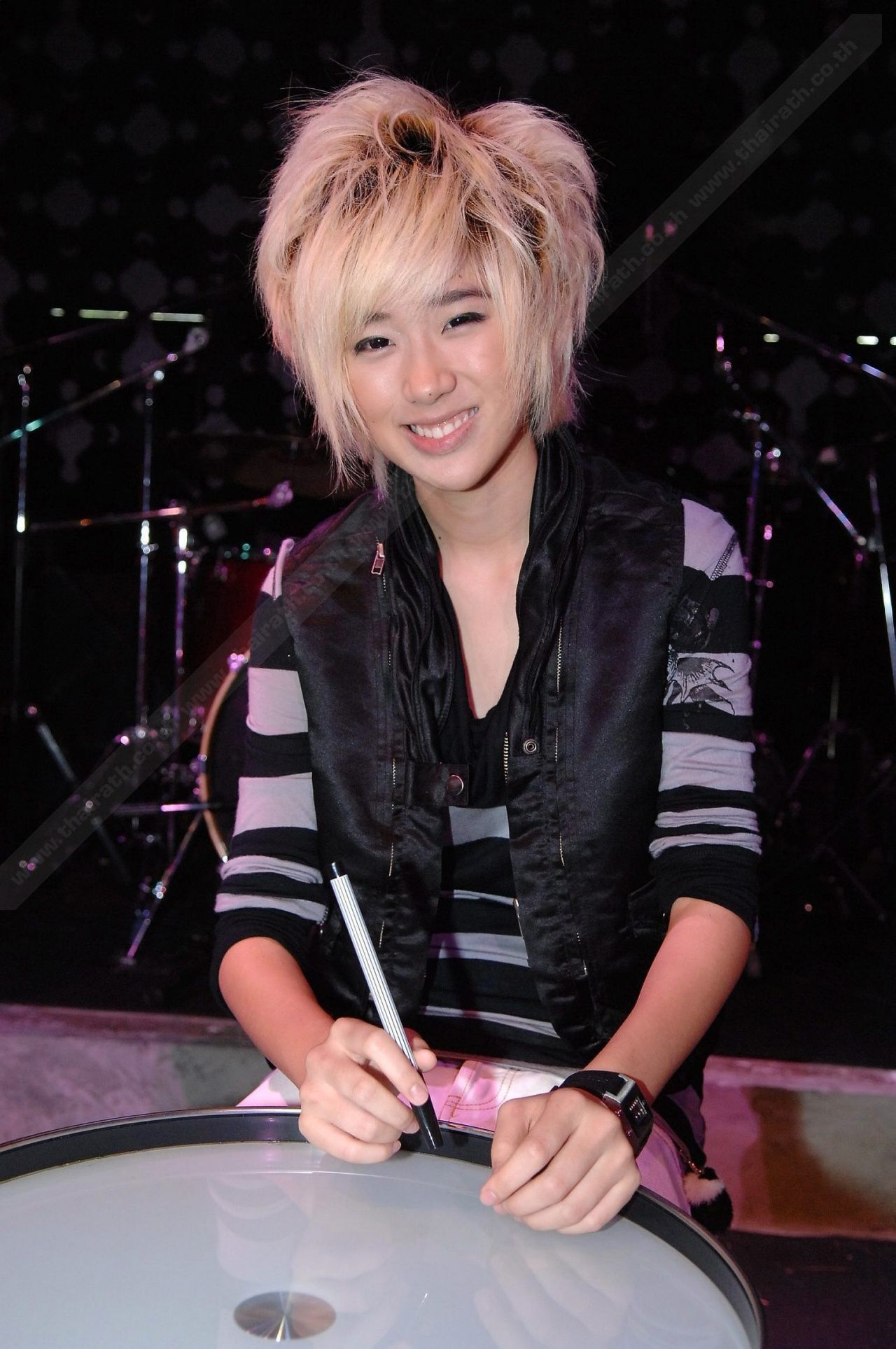 แก้ว จริญญา