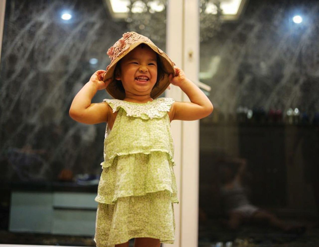 ยิ้มโลกสดใสเลย