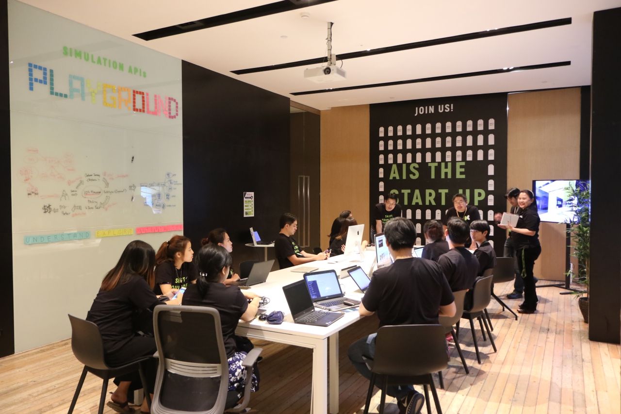 Playground มีผู้เชี่ยวชาญคอยให้คำแนะนำการเชื่อมต่อ APIs