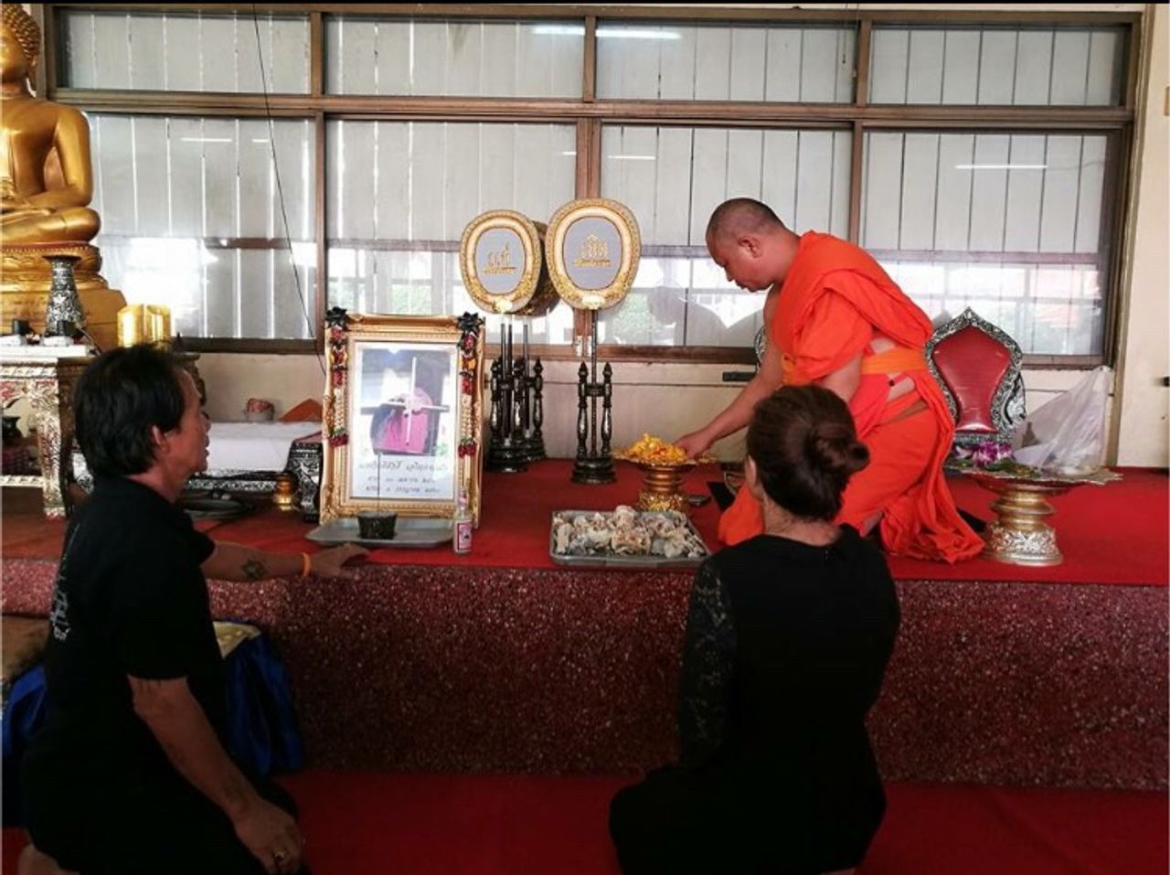 ในวันเก็บอัฐิของเต้ย ไฮร็อก ภาพจากเฟซบุ๊ก Toei HiRock Khongsamai